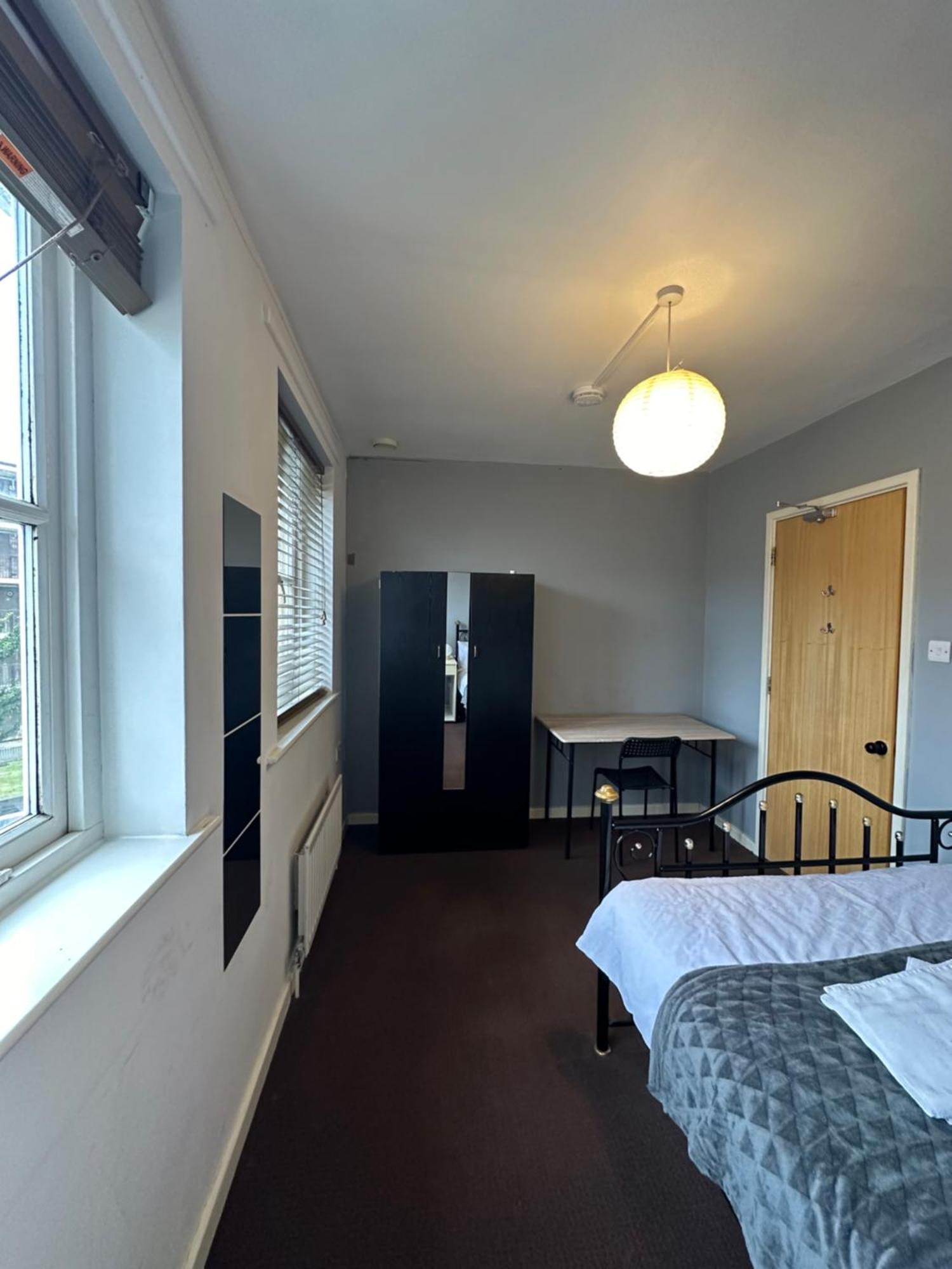 Luxury In Central London!6 Bedroom With 2 Bath & Separate Wc! Homestay London