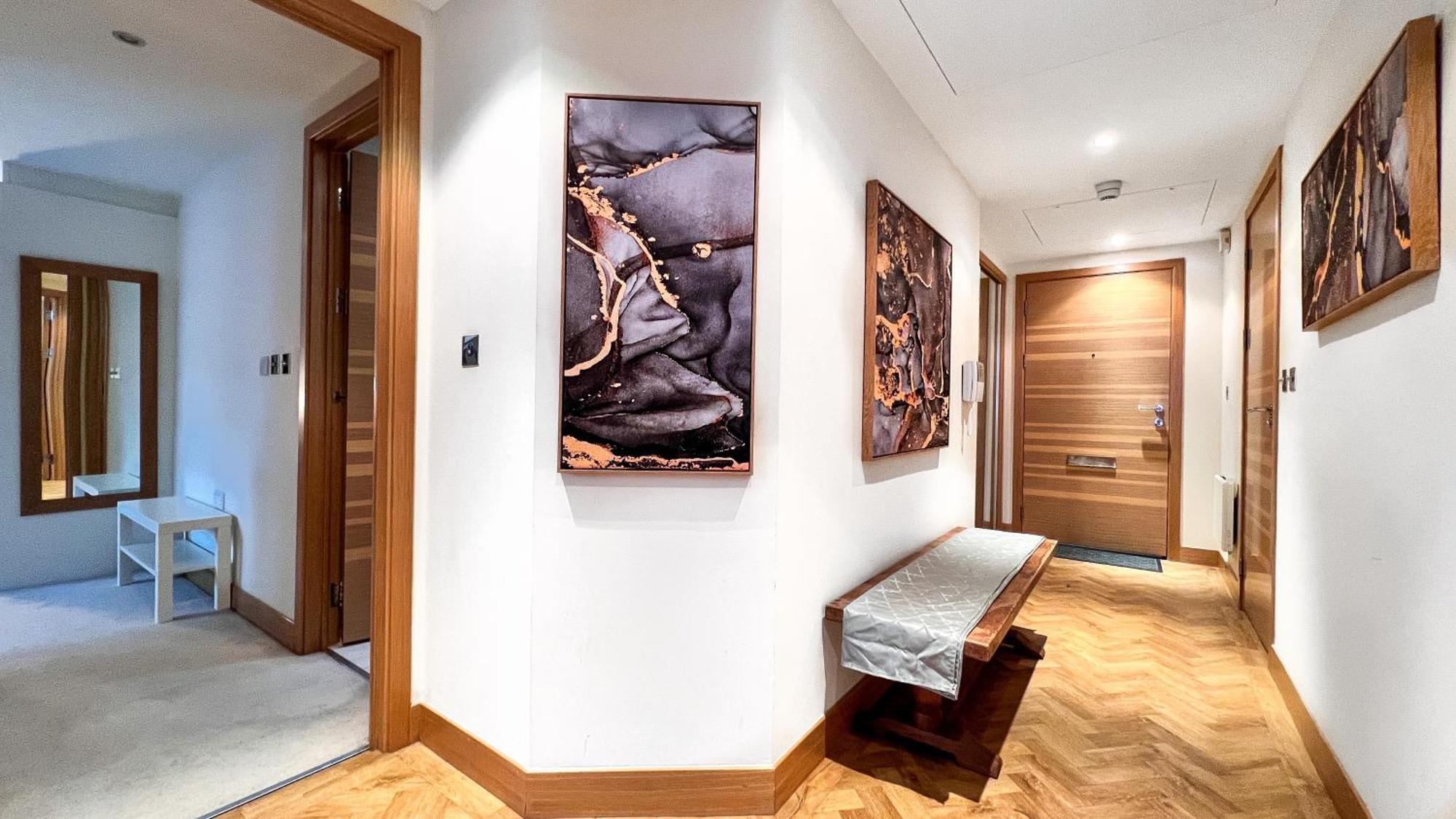 Chelsea Bridge 2bed 2bath Balcony Fast Wifi - Luxurylondonstays London