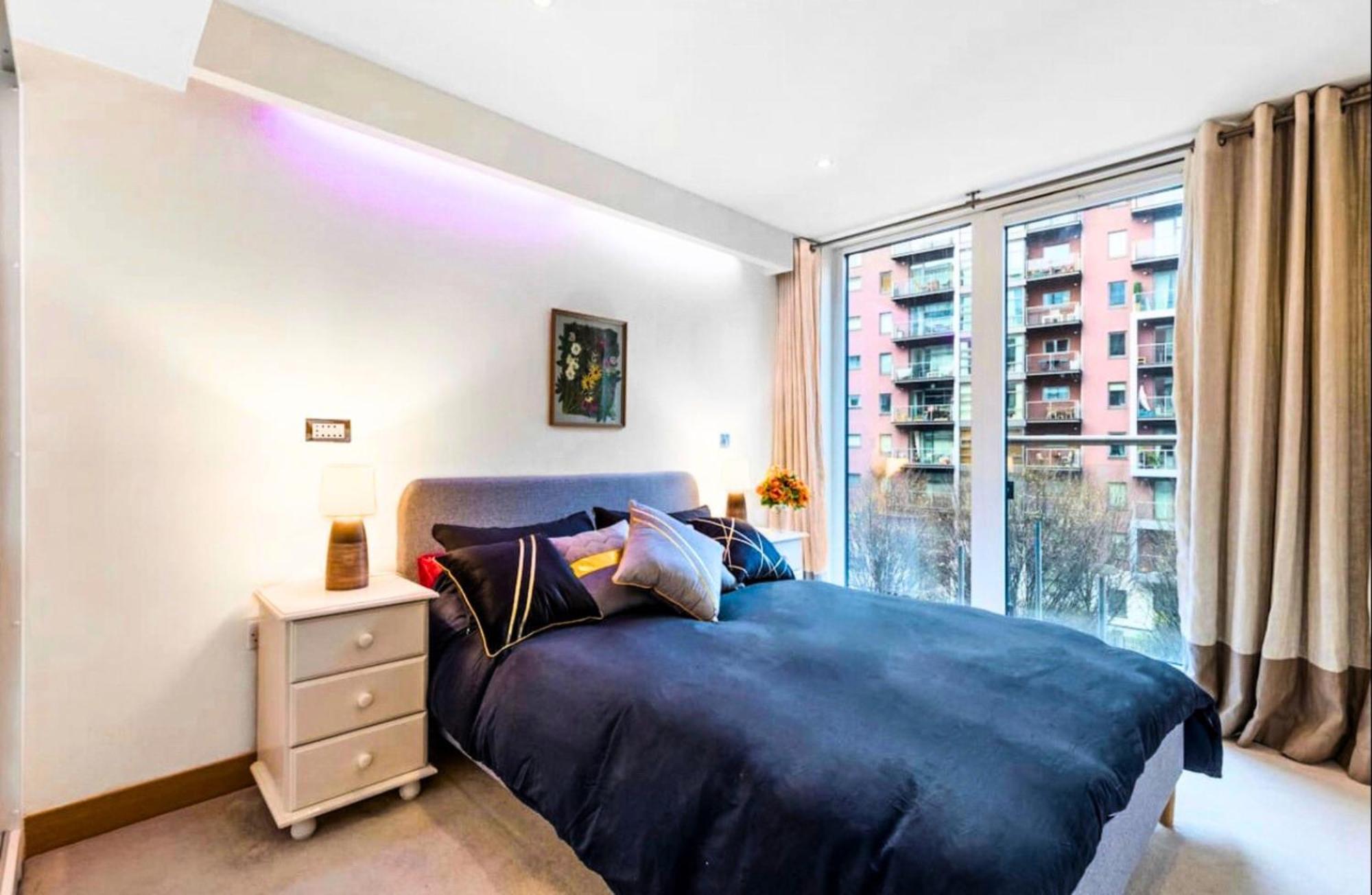 Chelsea Bridge 2bed 2bath Balcony Fast Wifi - Luxurylondonstays Apartment London