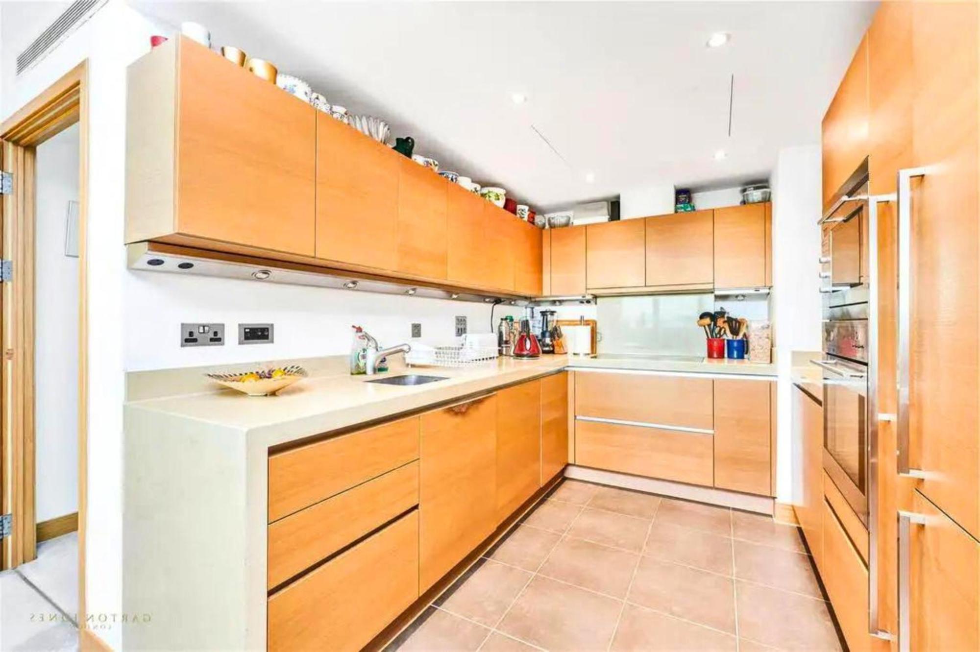 Chelsea Bridge 2bed 2bath Balcony Fast Wifi - Luxurylondonstays Apartment *