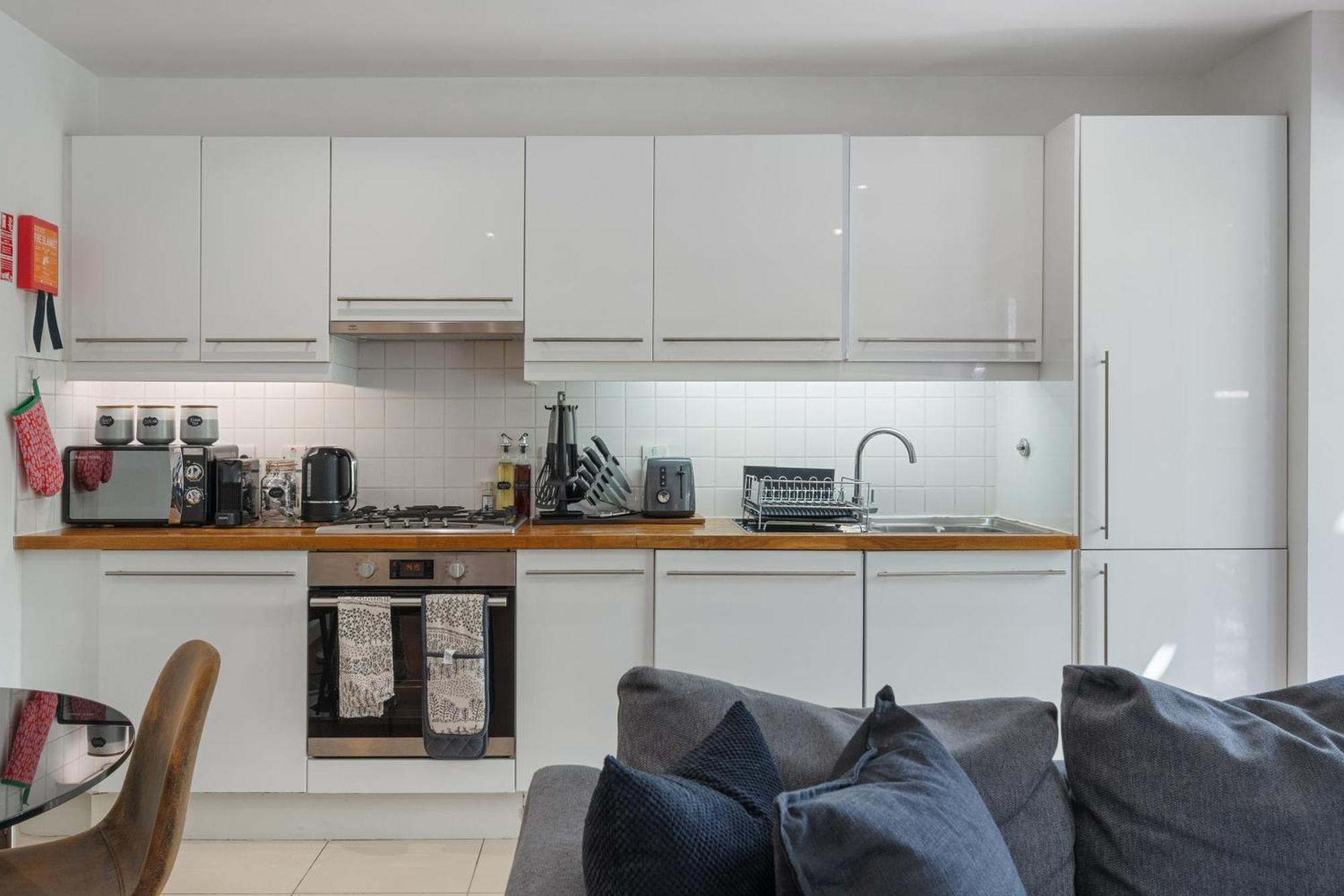 Portobello Dock - 1st Floor Canal View Apartment London