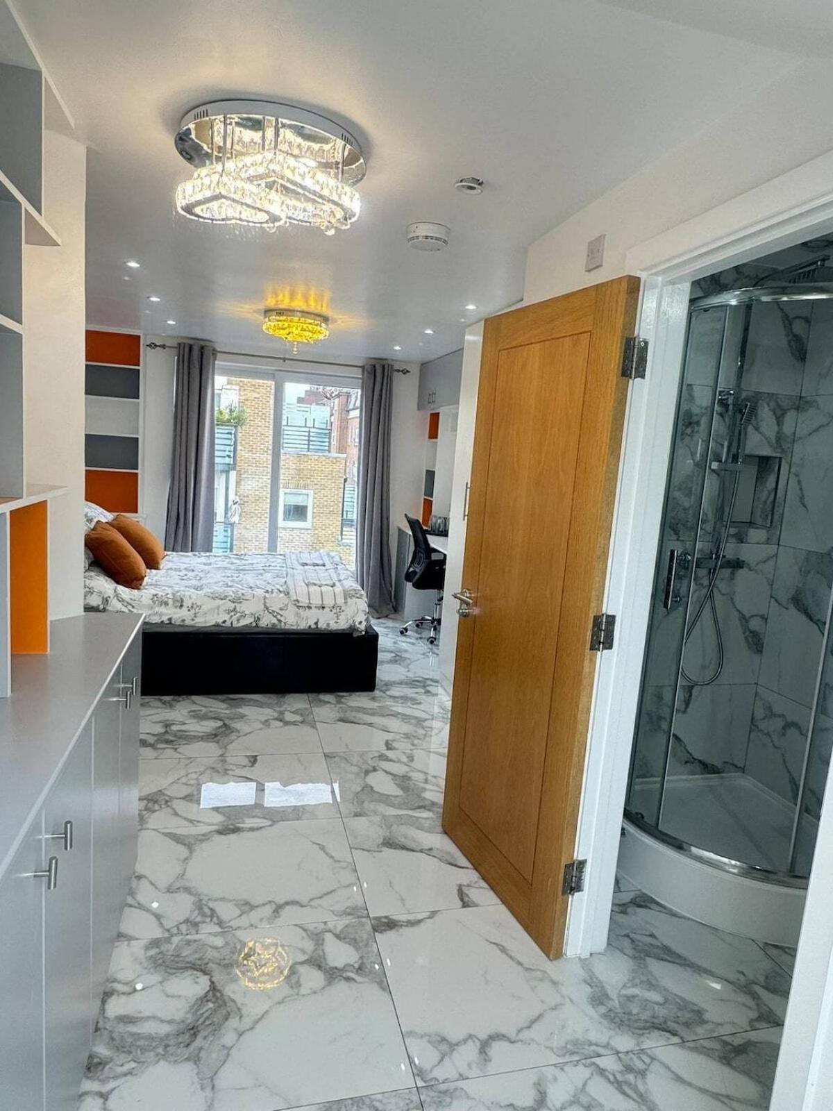 Guest house Tina London