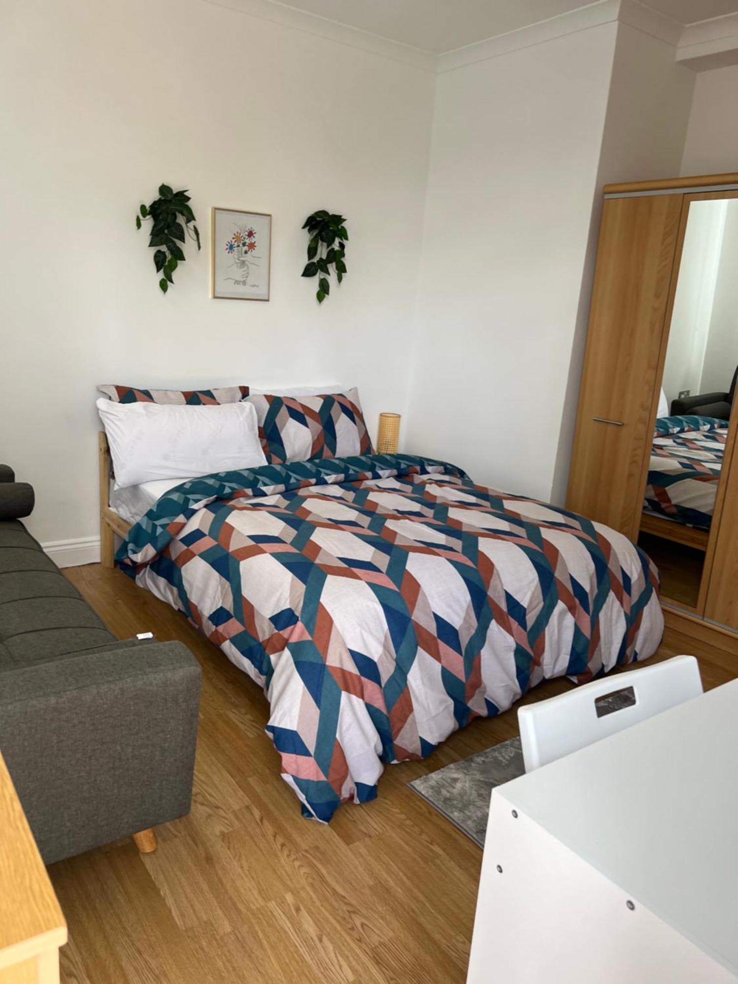 Homestay Spacious Double Near The City