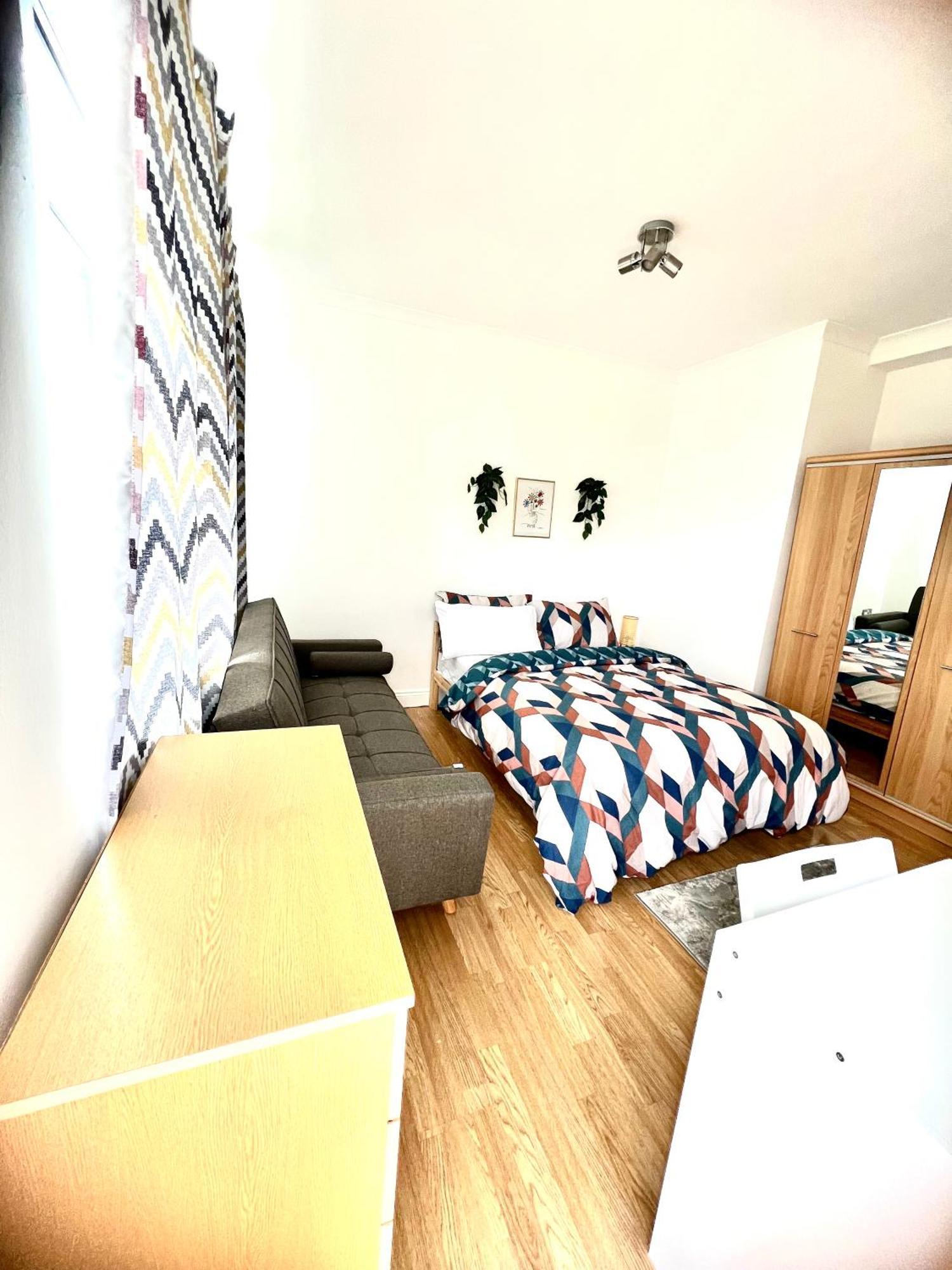 Homestay Spacious Double Near The City London