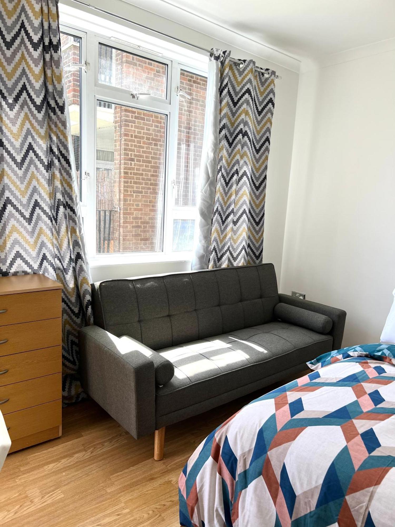Homestay Spacious Double Near The City