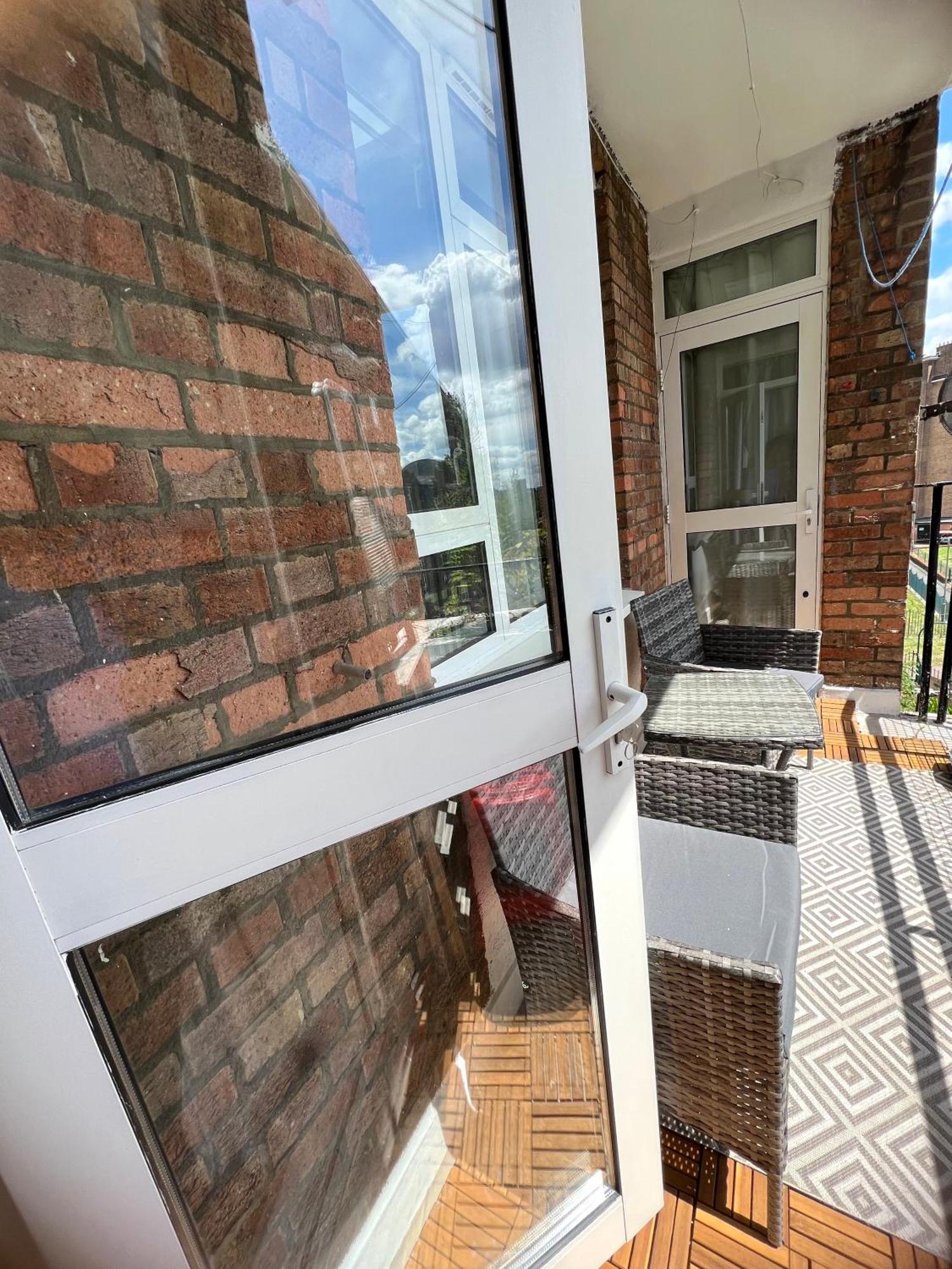 Homestay Spacious Double Near The City