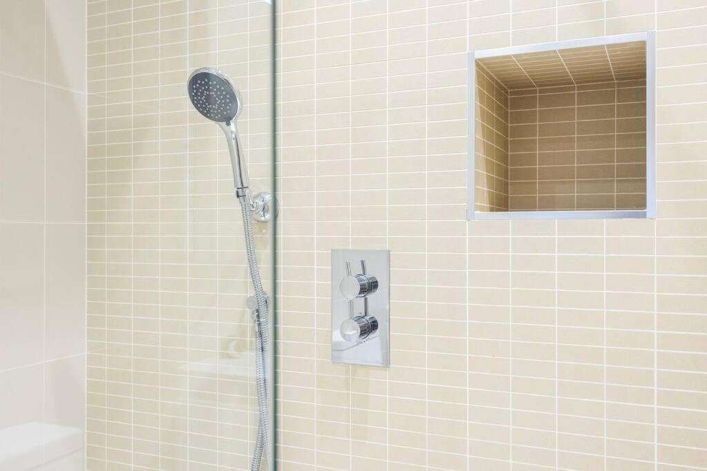 Smart Kensington Retreat 2br Apartment *