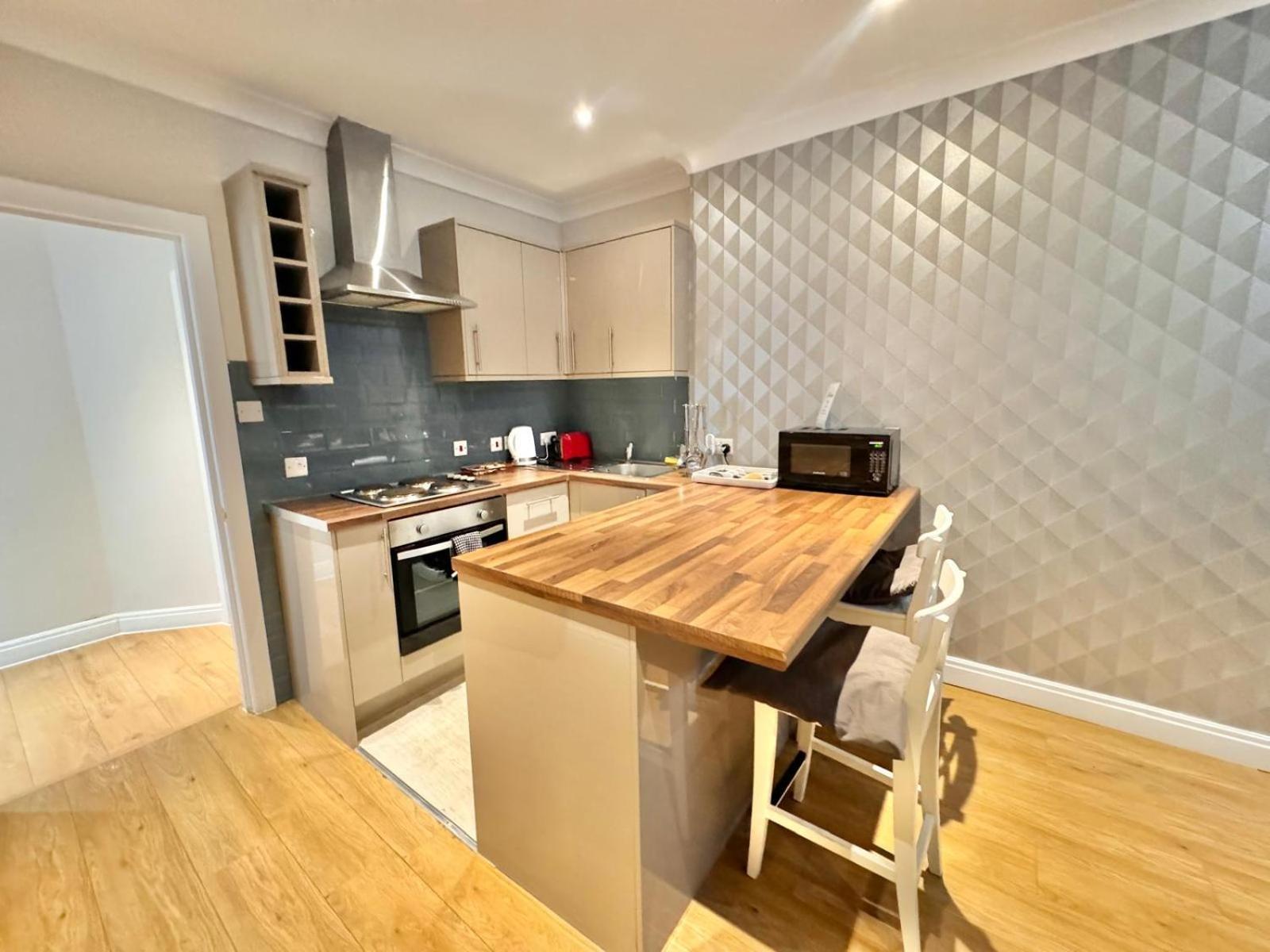 The Beverley - Victoria Apartment London