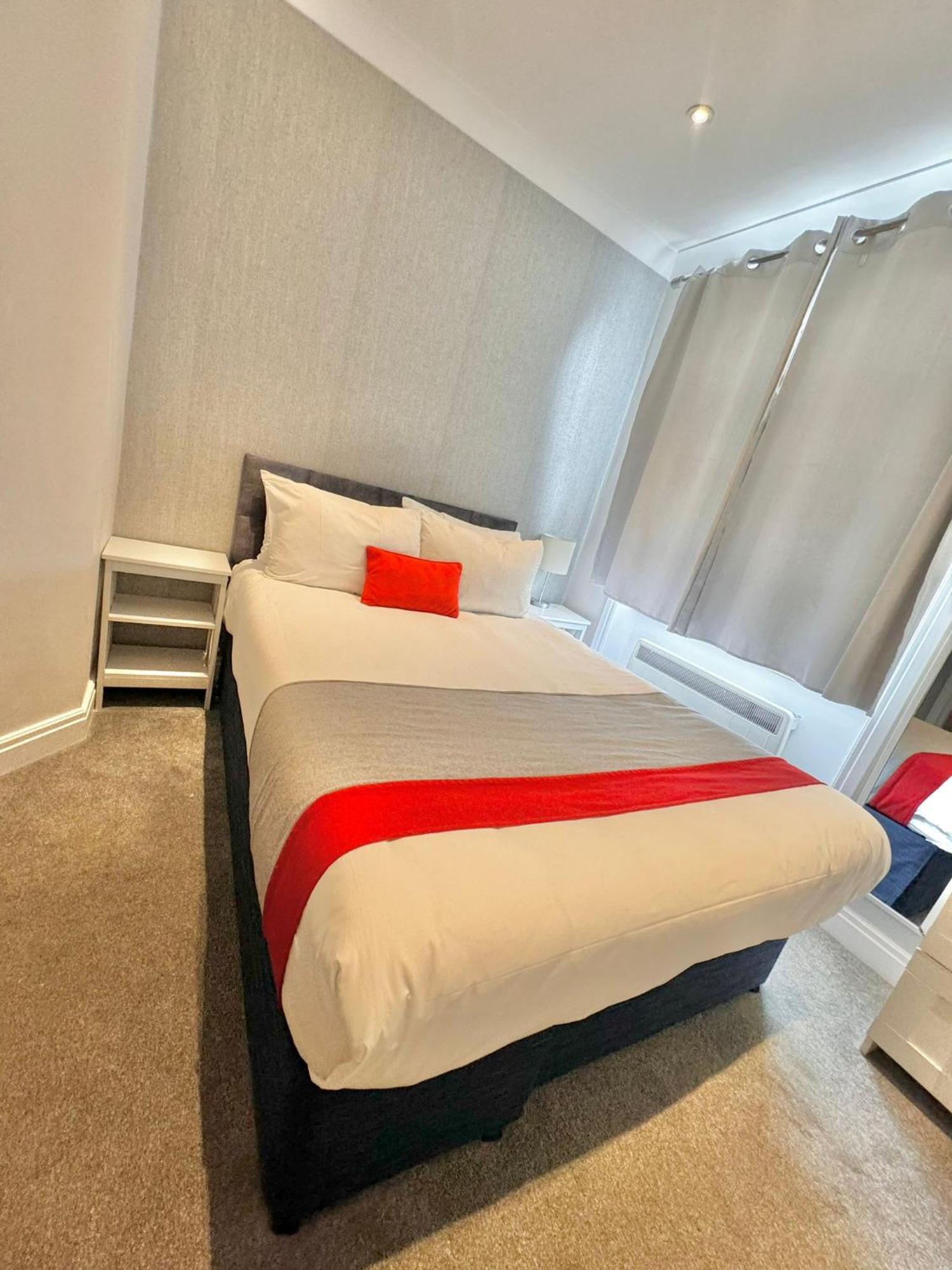 The Beverley - Victoria London