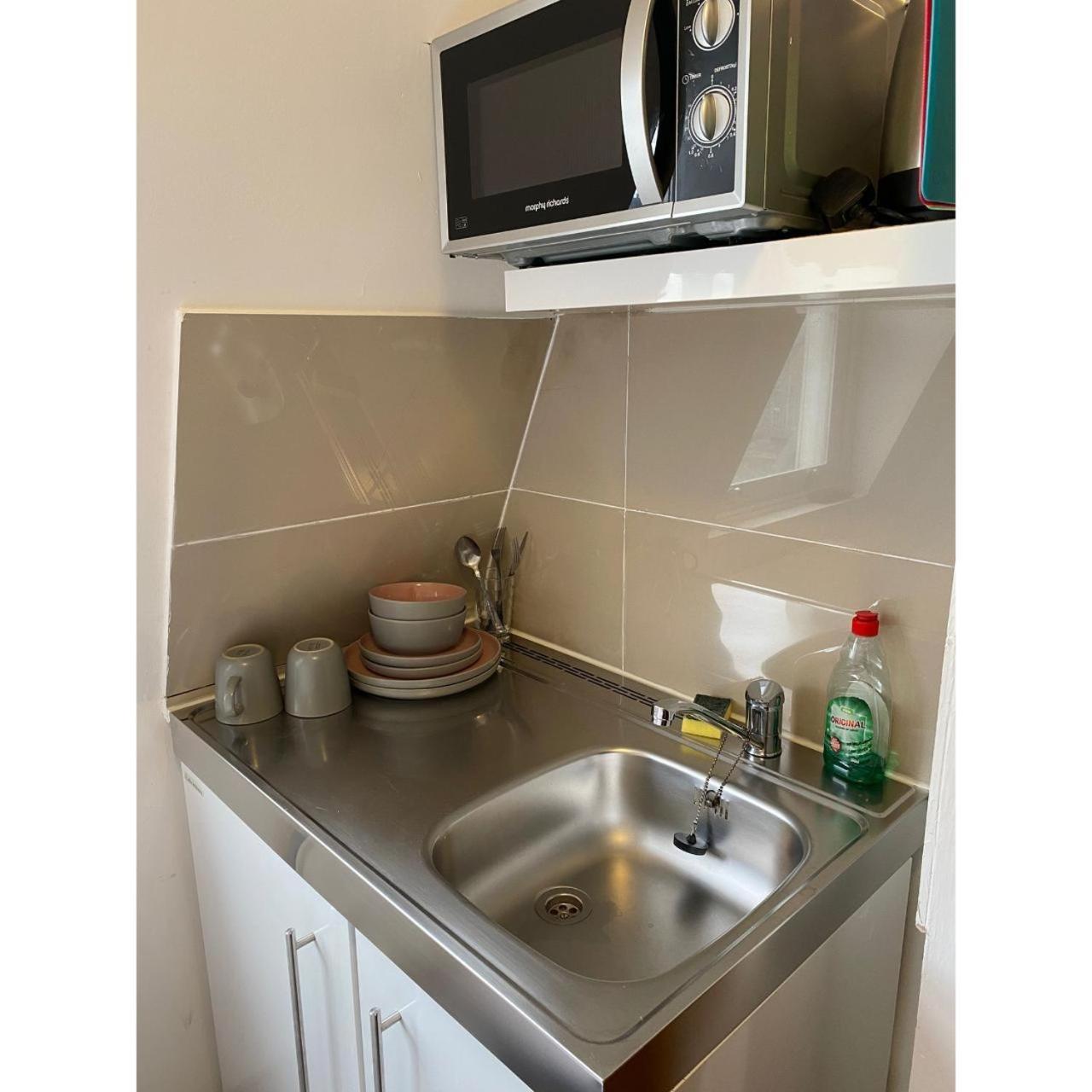 F405-comfy For 1 Near Hyde Park Apartment