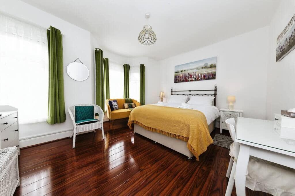 Your Chic 3br Comfort And Style In Holiday home London