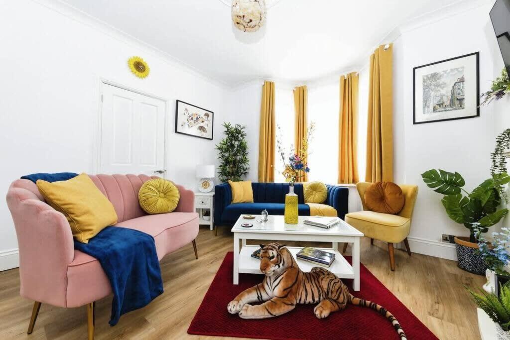 Your Chic 3br Comfort And Style In *