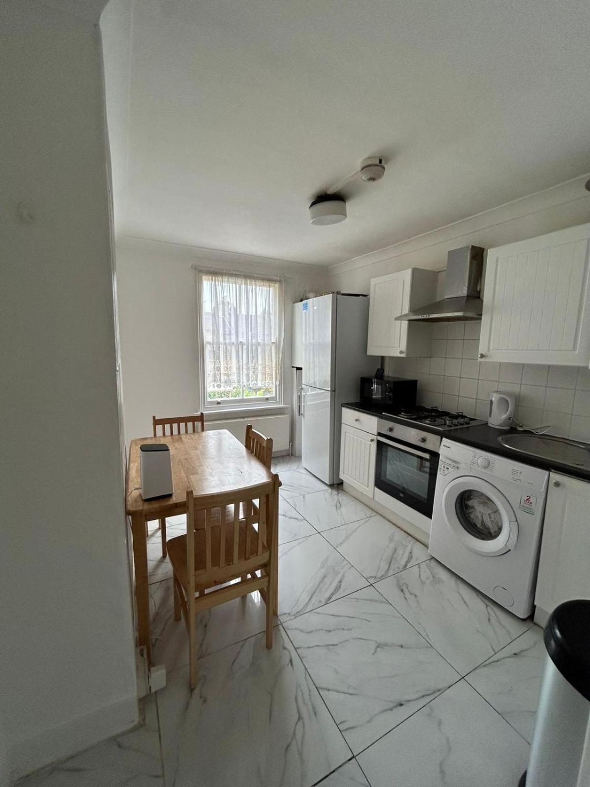 East 2 Bedroom Flat Apartment London