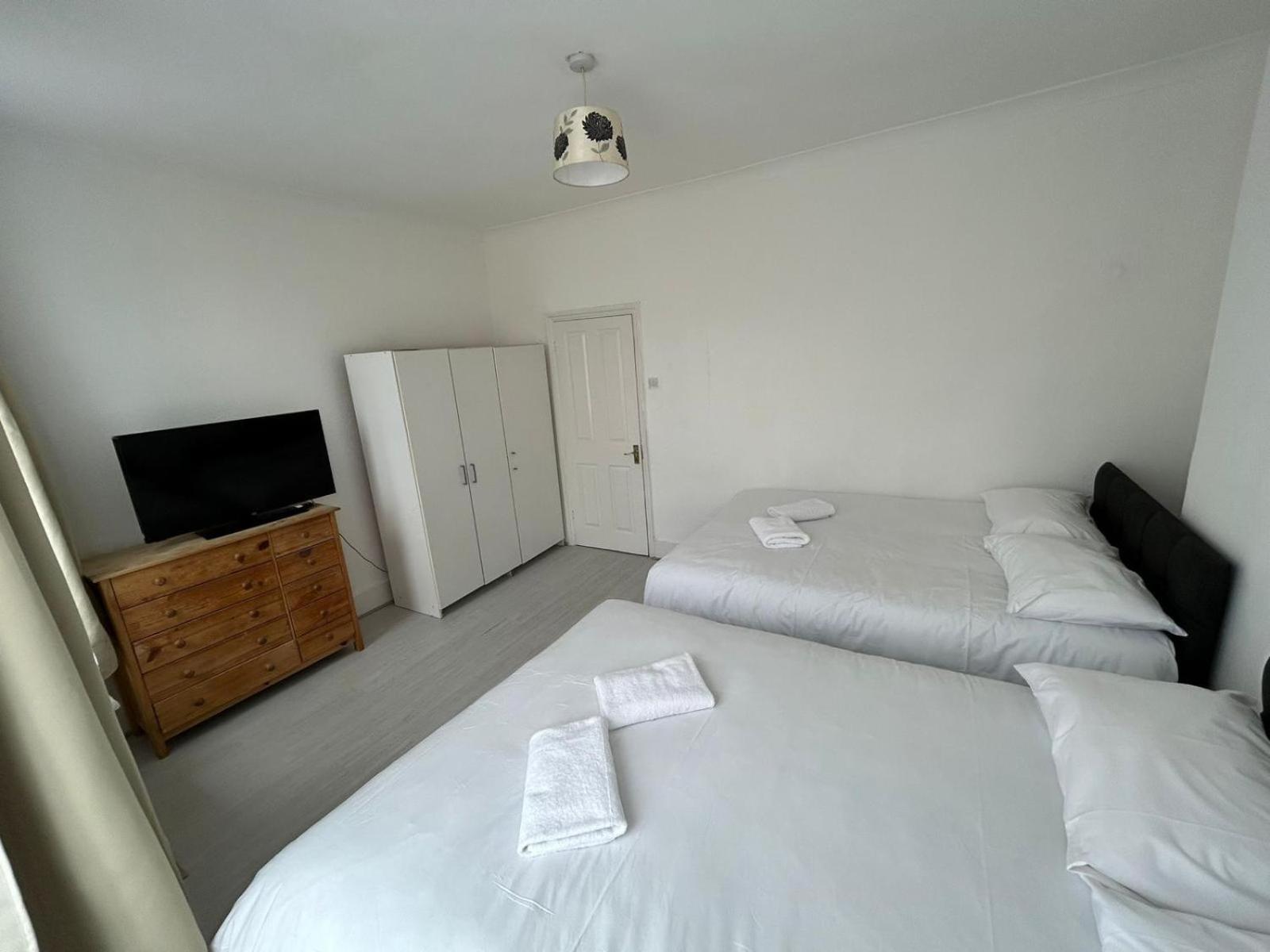 East 2 Bedroom Flat * London
