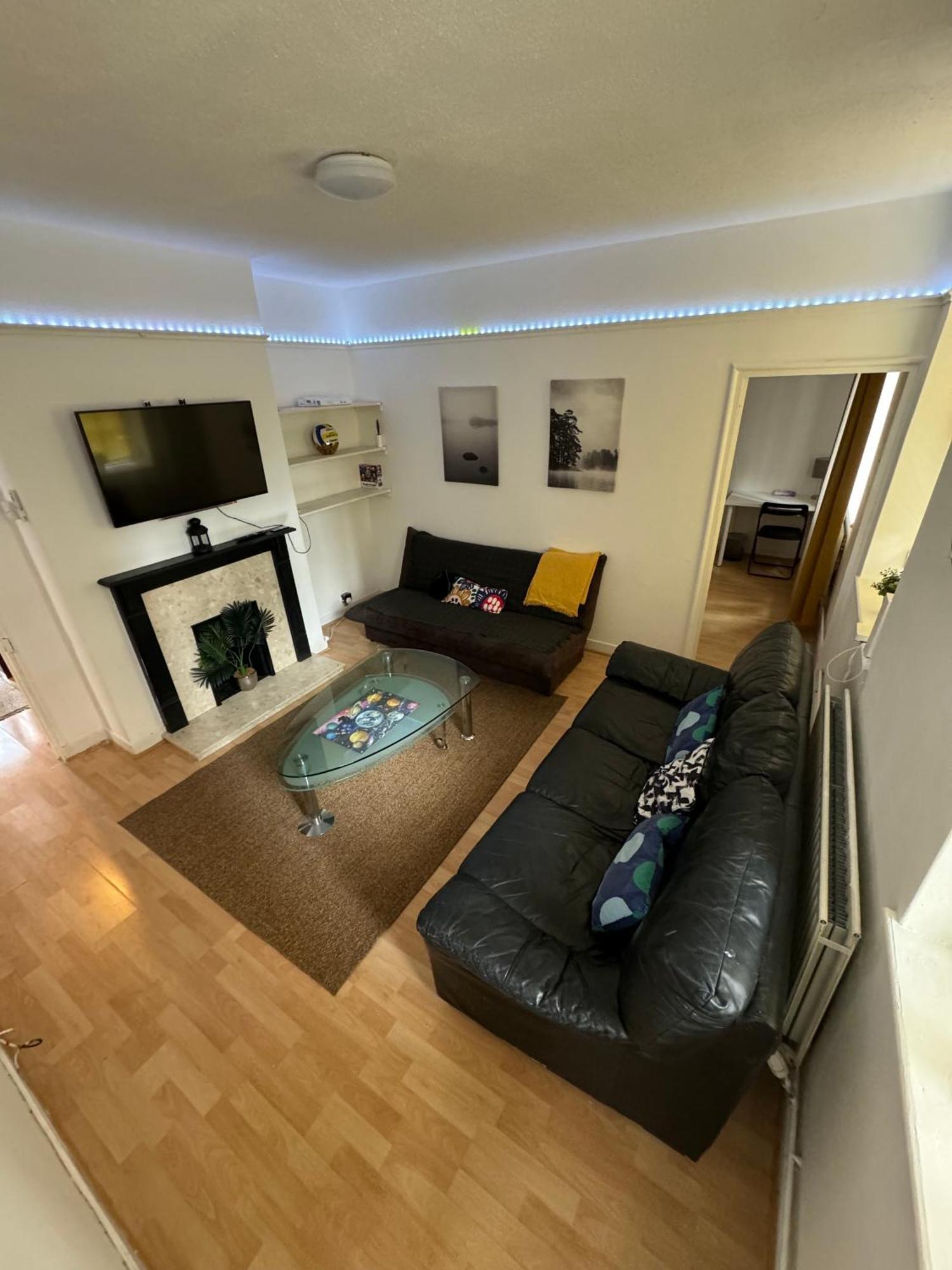 Comfy Private Bedrooms In Heart Of Guest house London