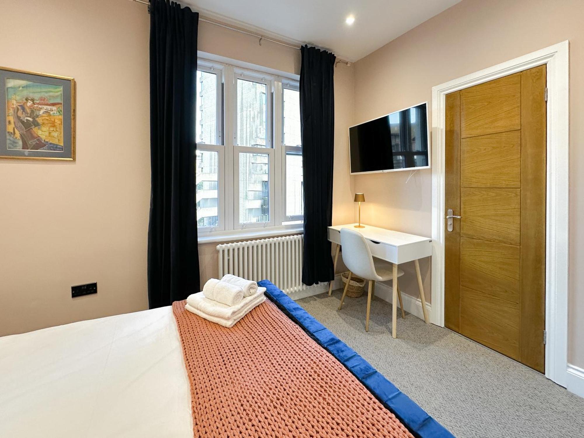 Farringdon Guest house *