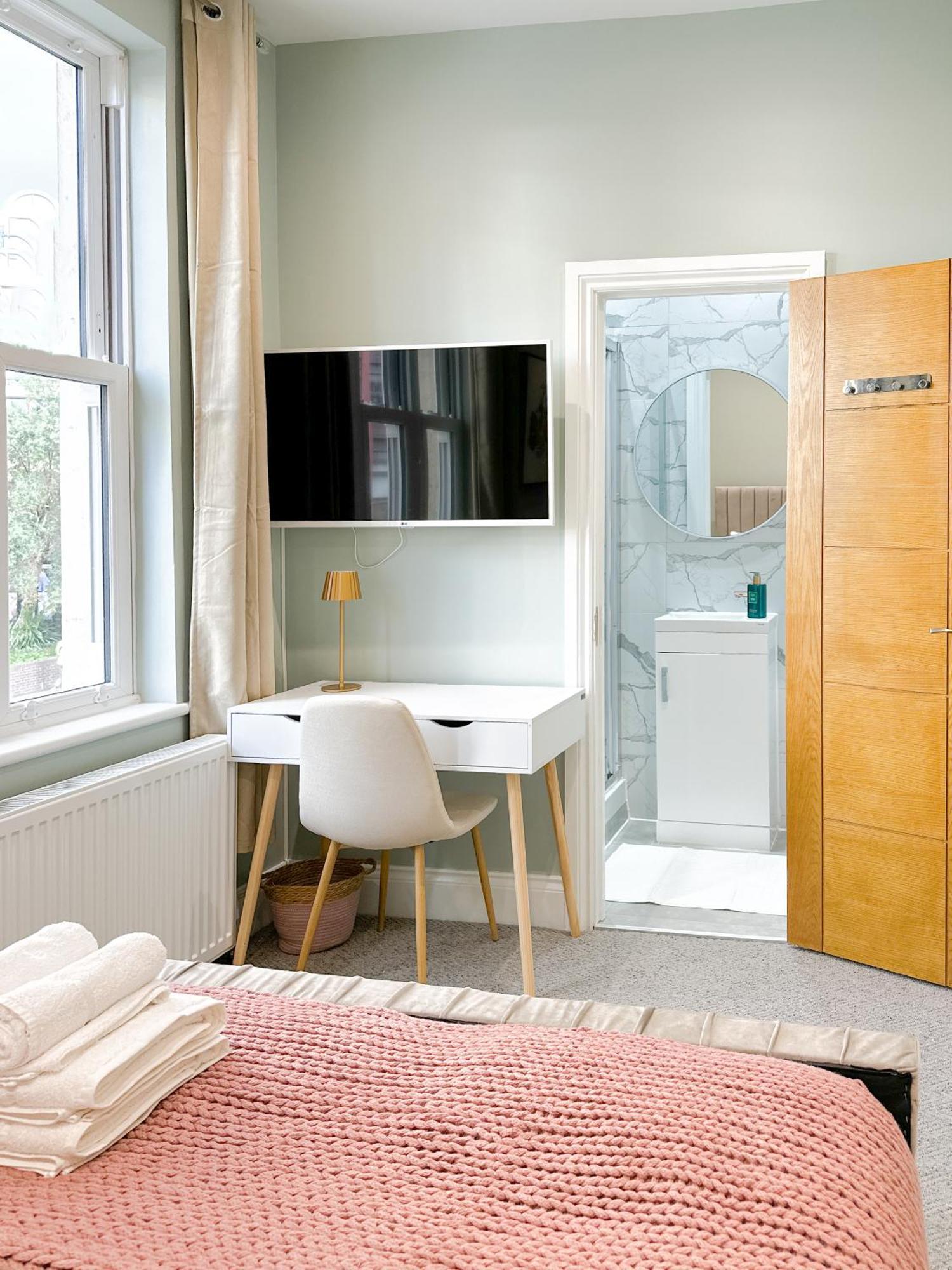 Farringdon Guest house *