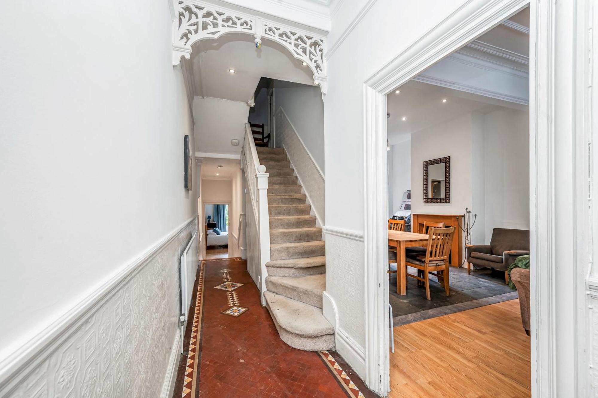 Pass The Keys Wonderful Six Bed Victorian In Londres
