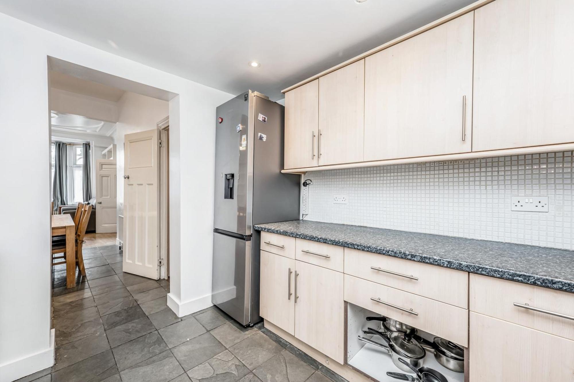 Pass The Keys Wonderful Six Bed Victorian In * Londres