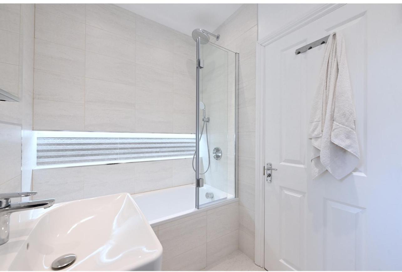 Holiday home Stylish & Spacious 4 Beds House