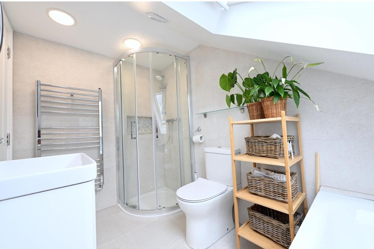 Stylish & Spacious 4 Beds House Holiday home