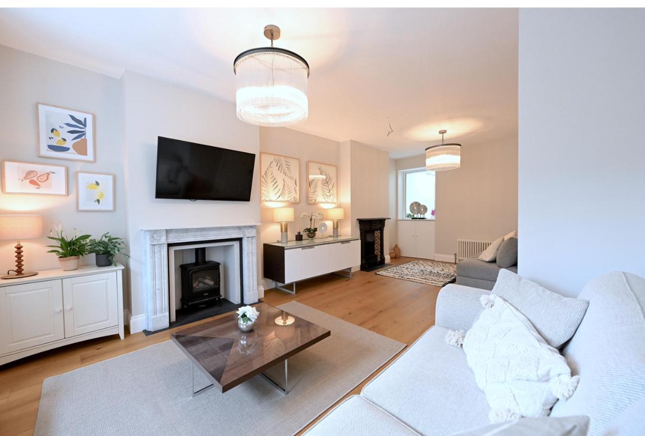 Stylish & Spacious 4 Beds House Holiday home *