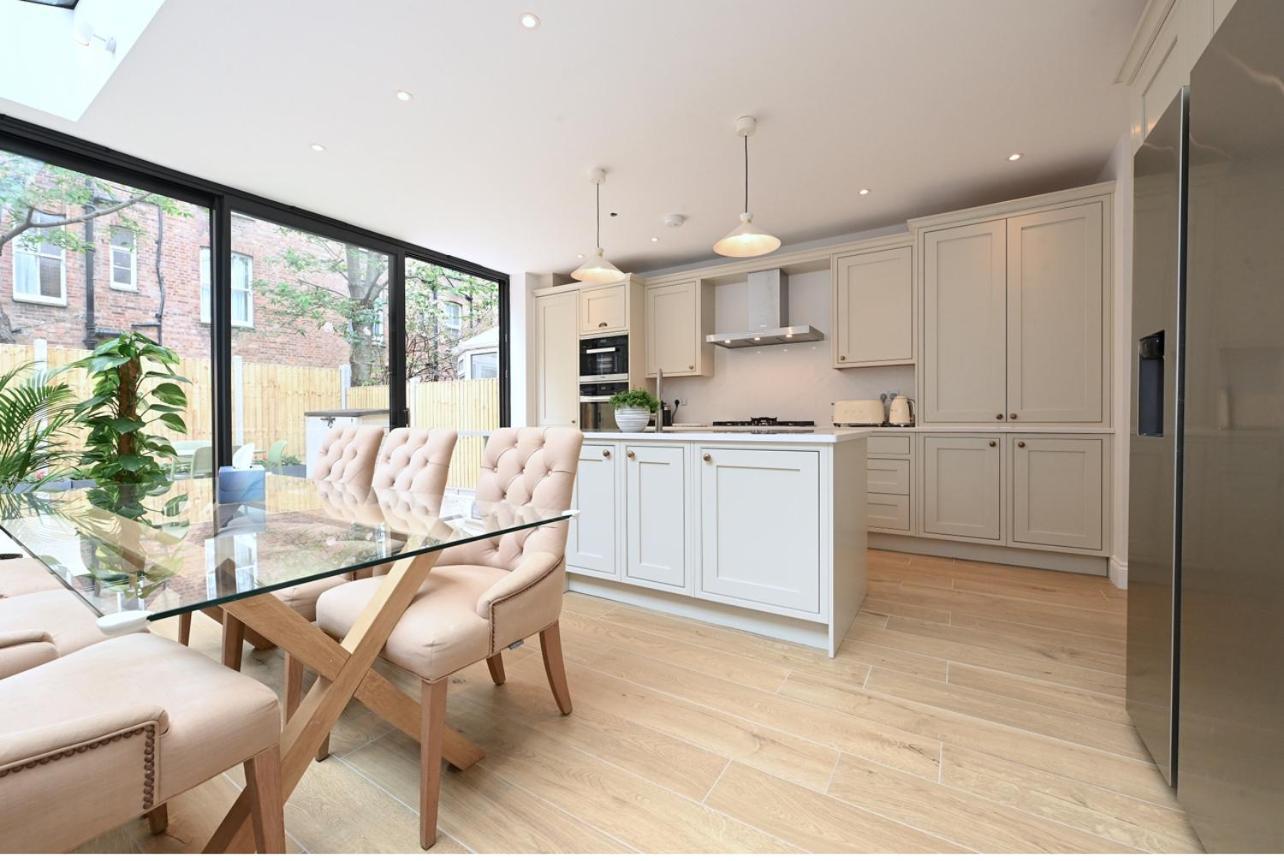 Holiday home Stylish & Spacious 4 Beds House *