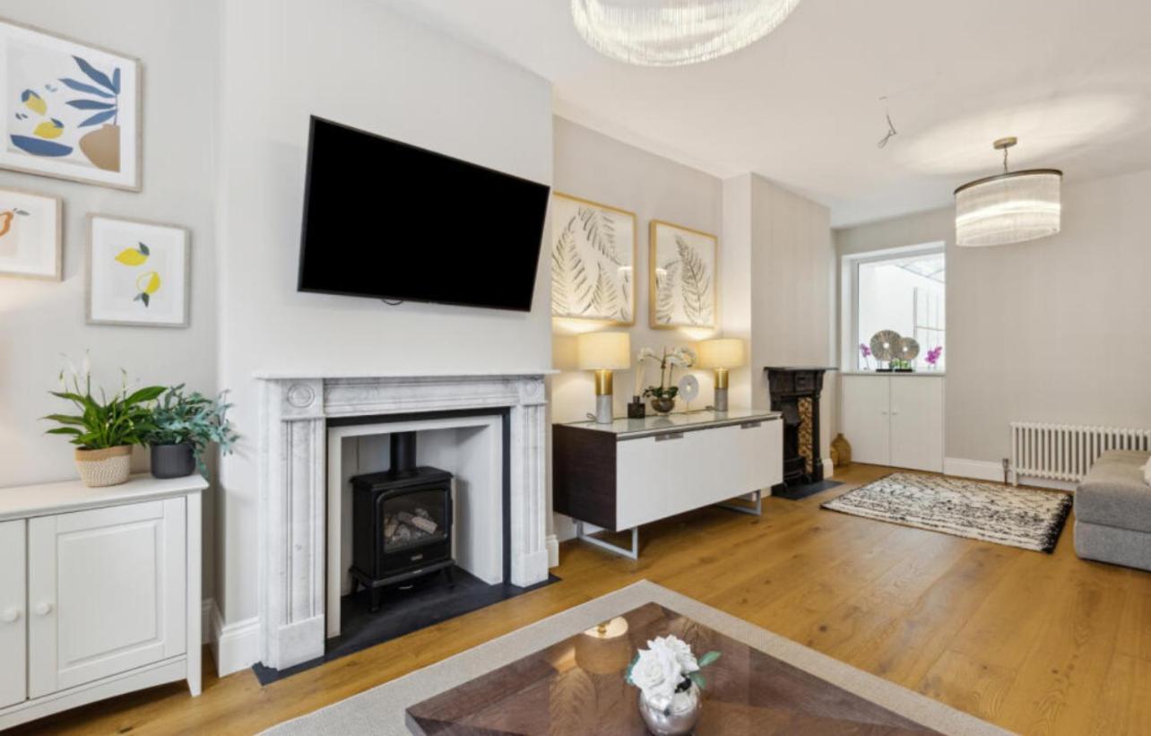 Holiday home Stylish & Spacious 4 Beds House London