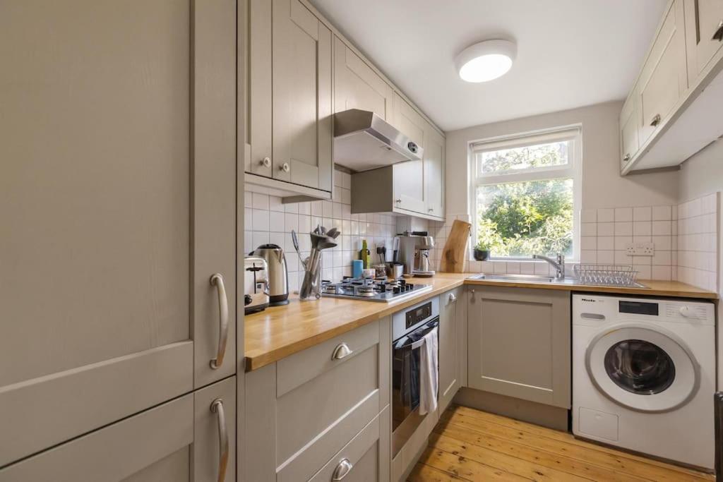 Newington Green, Beautiful 1 Bed Apartment *