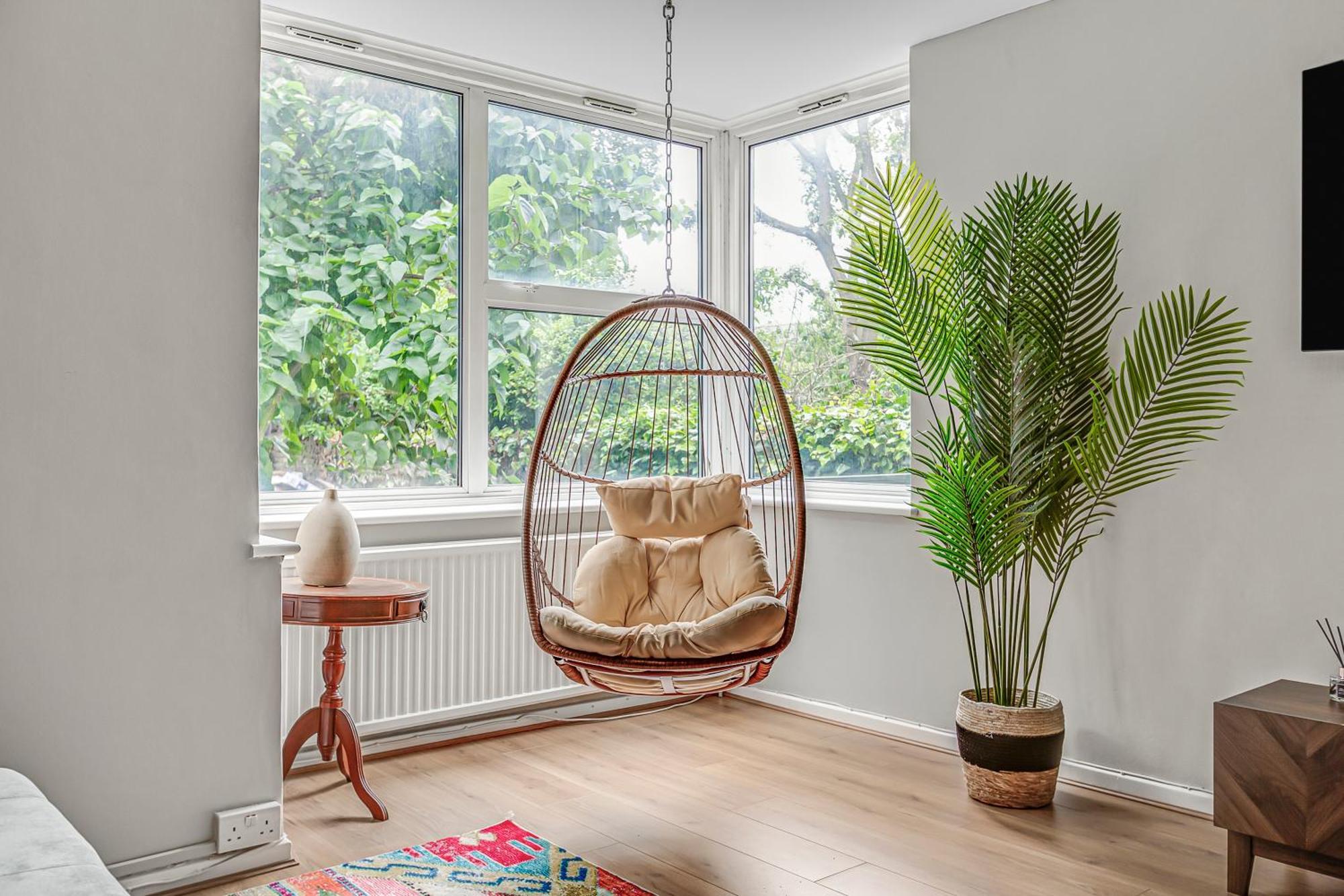 Riverside Retreat In Putney