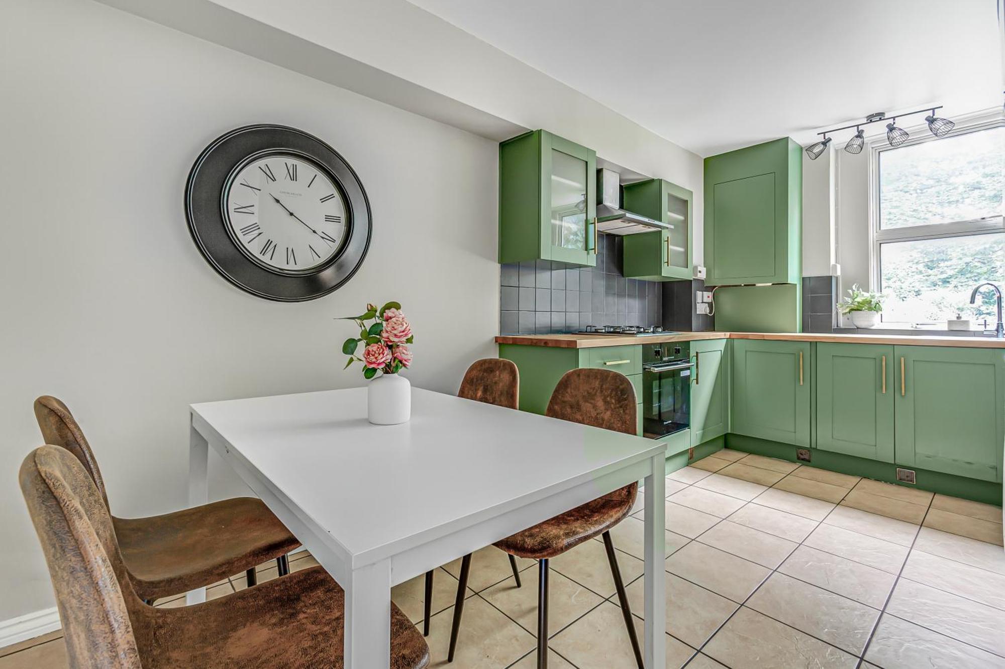 Apartment Riverside Retreat In Putney *