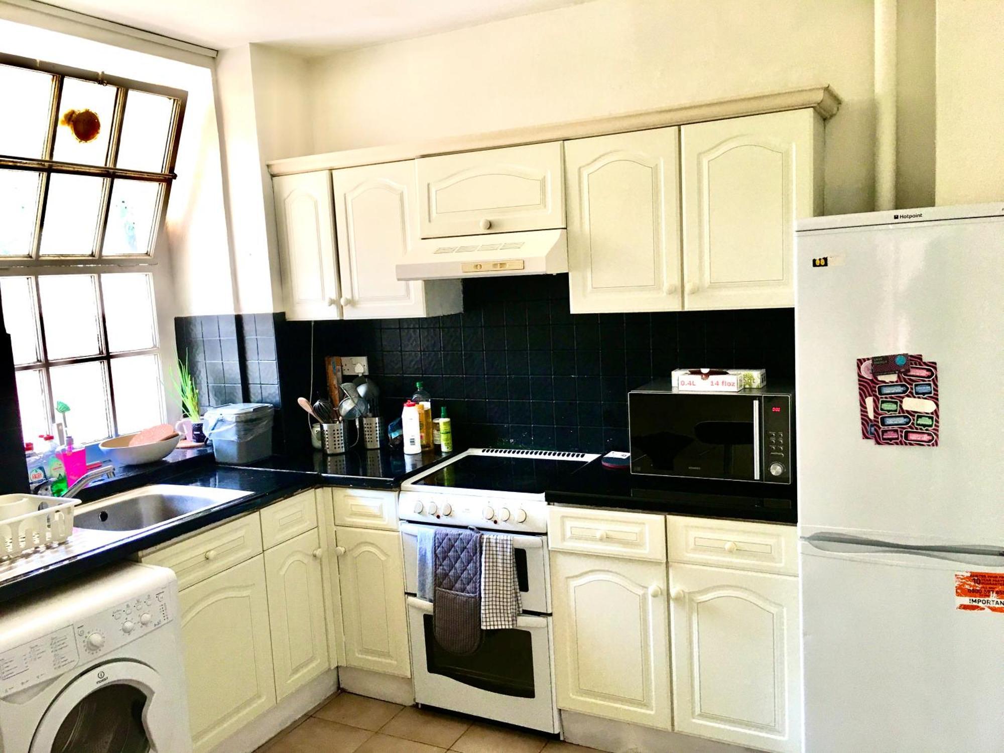 Stunning -3 Double Bedroom Cozy Flat In Heart Of *