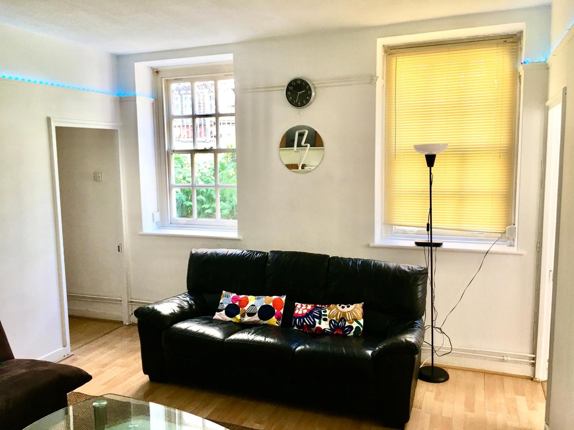 Stunning -3 Double Bedroom Cozy Flat In Heart Of *