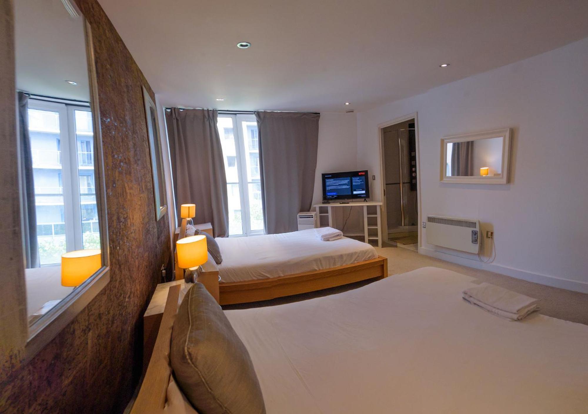 Docks Excel Apartment