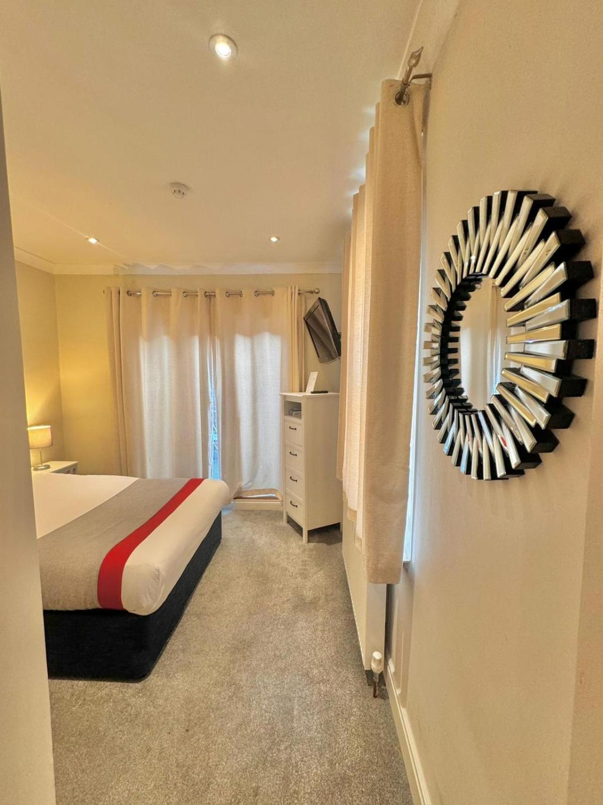The Beverley - Victoria Apartment London