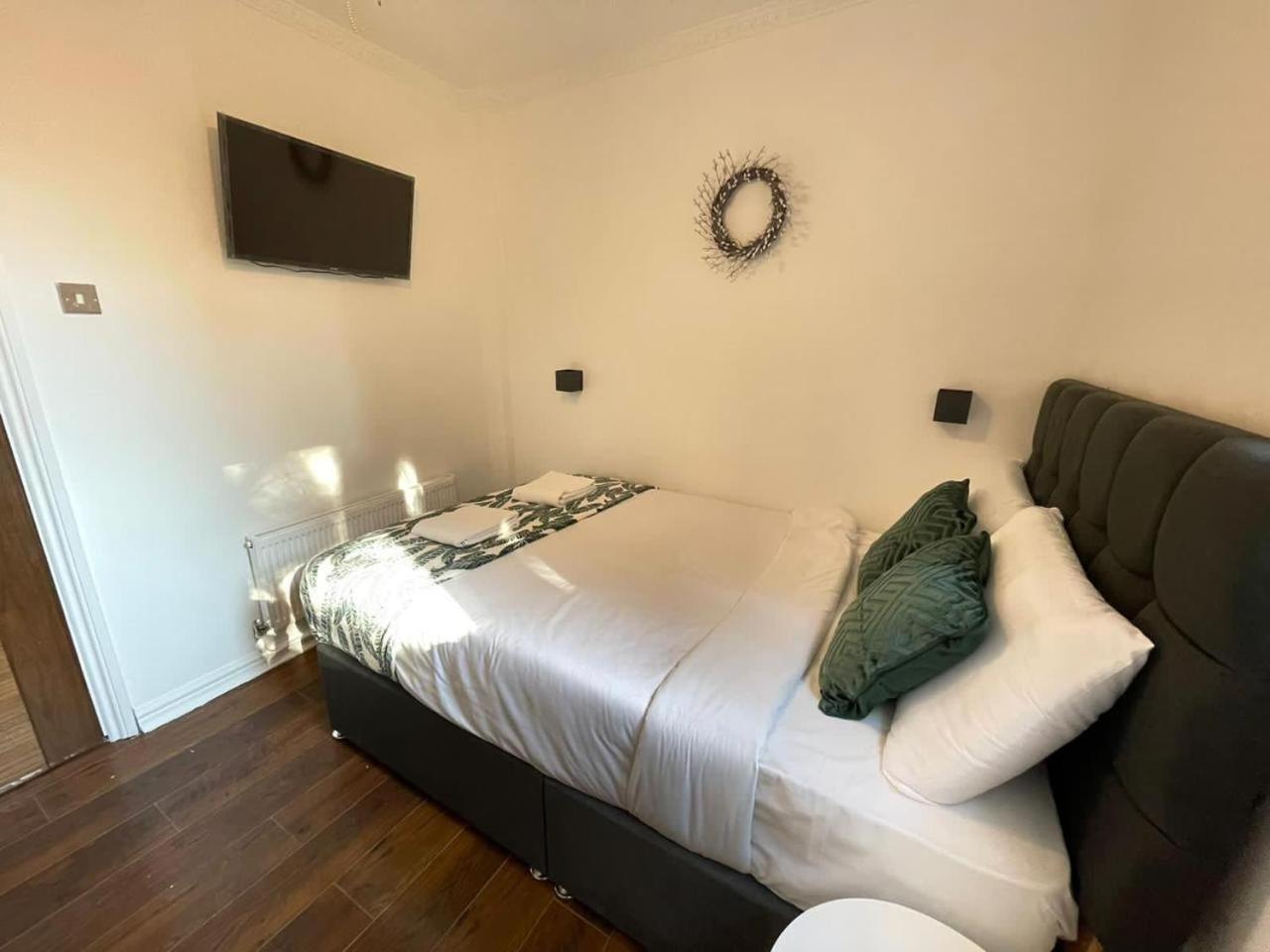 Nd - Hyde Park Hotel London