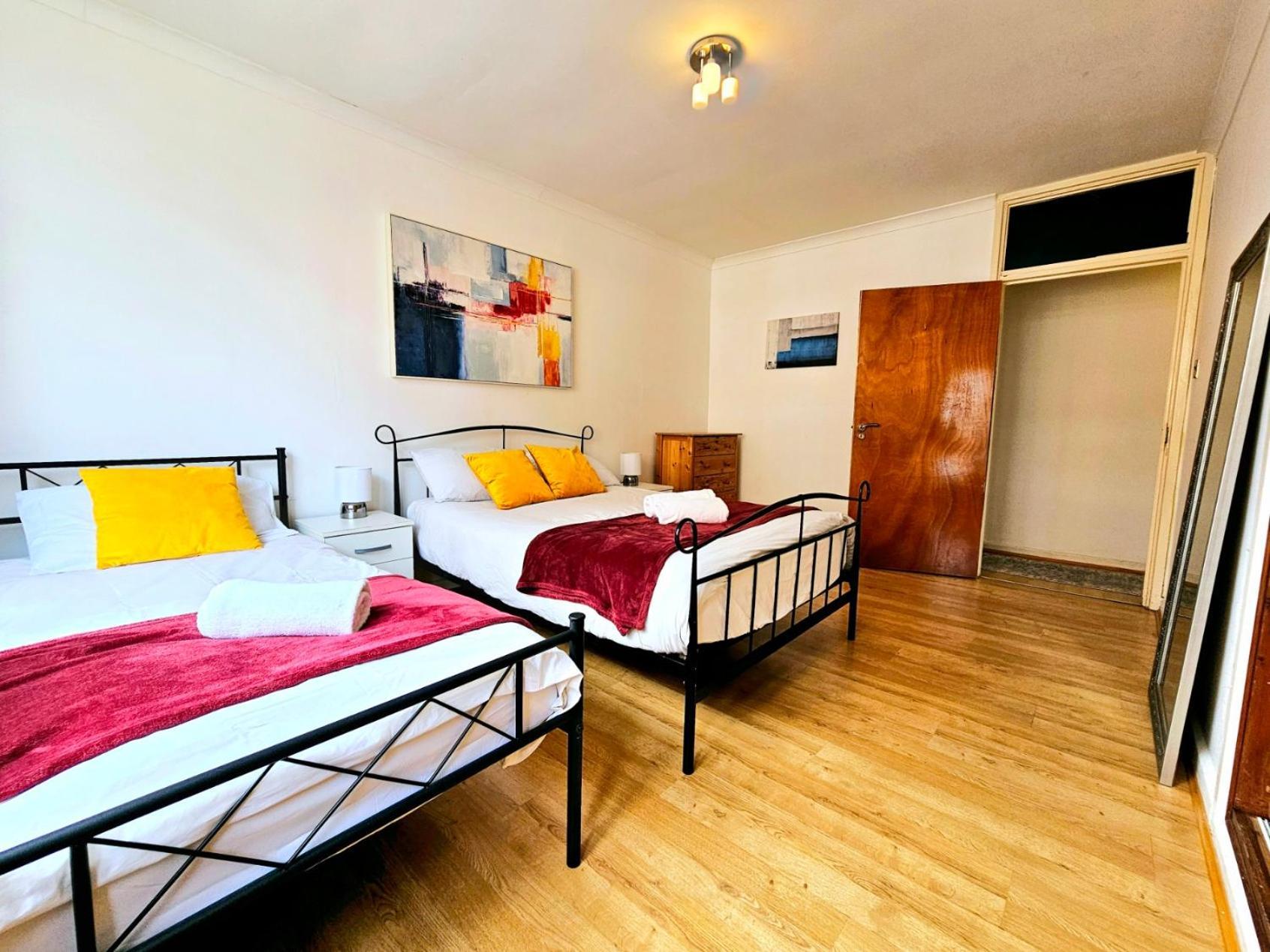 Bright & Spacious In Building With Lift, Right Next To Bayswater Station - Walk To Kensington Palace, Hyde Park, Little Venice & Notting Hill *