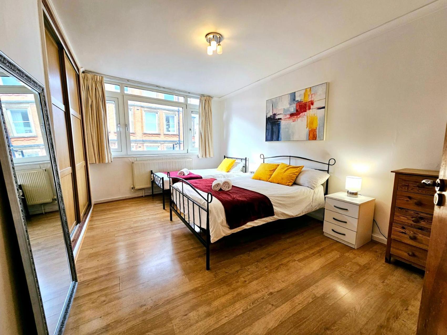 Bright & Spacious In Building With Lift, Right Next To Bayswater Station - Walk To Kensington Palace, Hyde Park, Little Venice & Notting Hill *