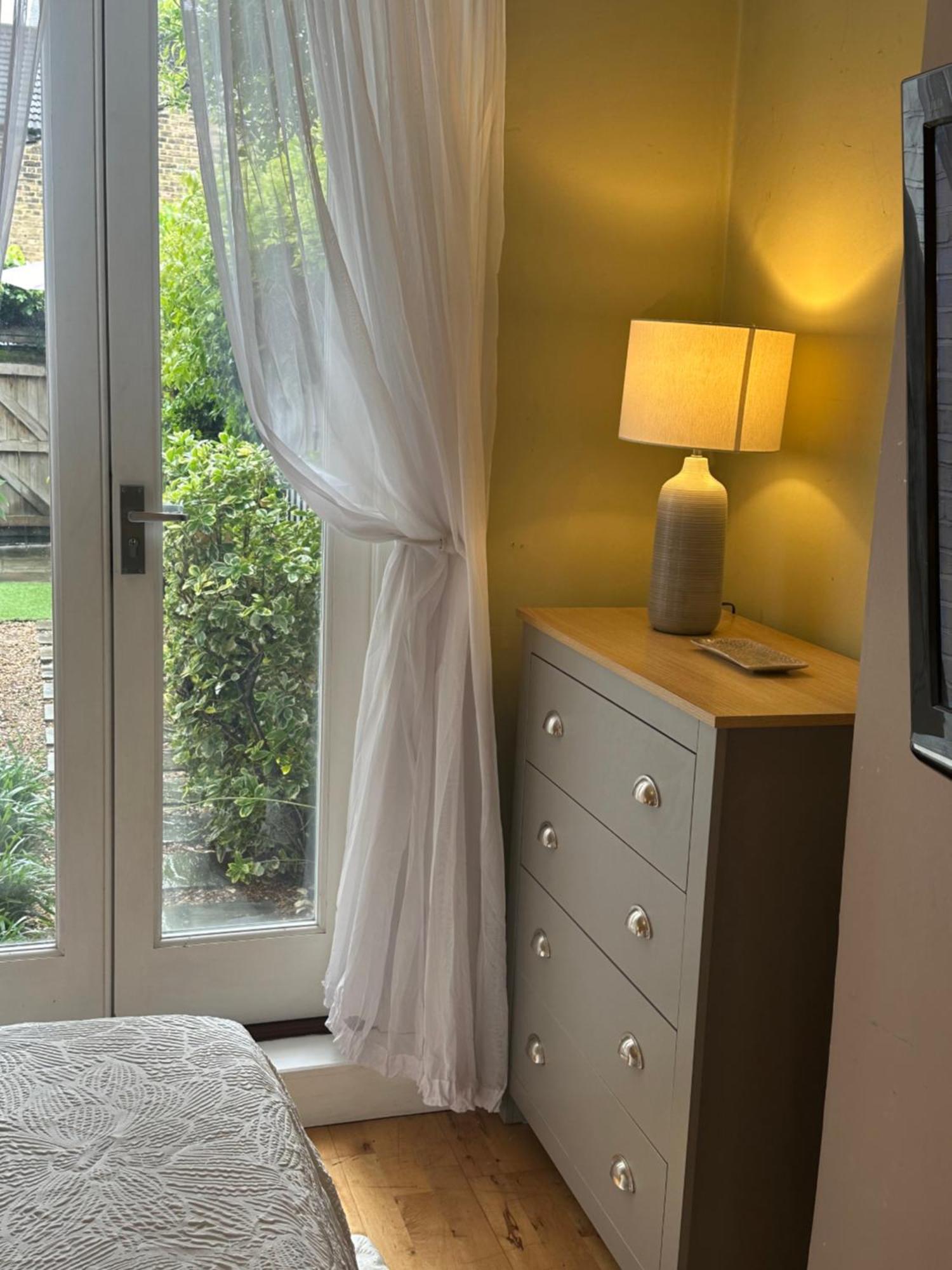Homestay My Sky Secret Garden 1 Bedroom London