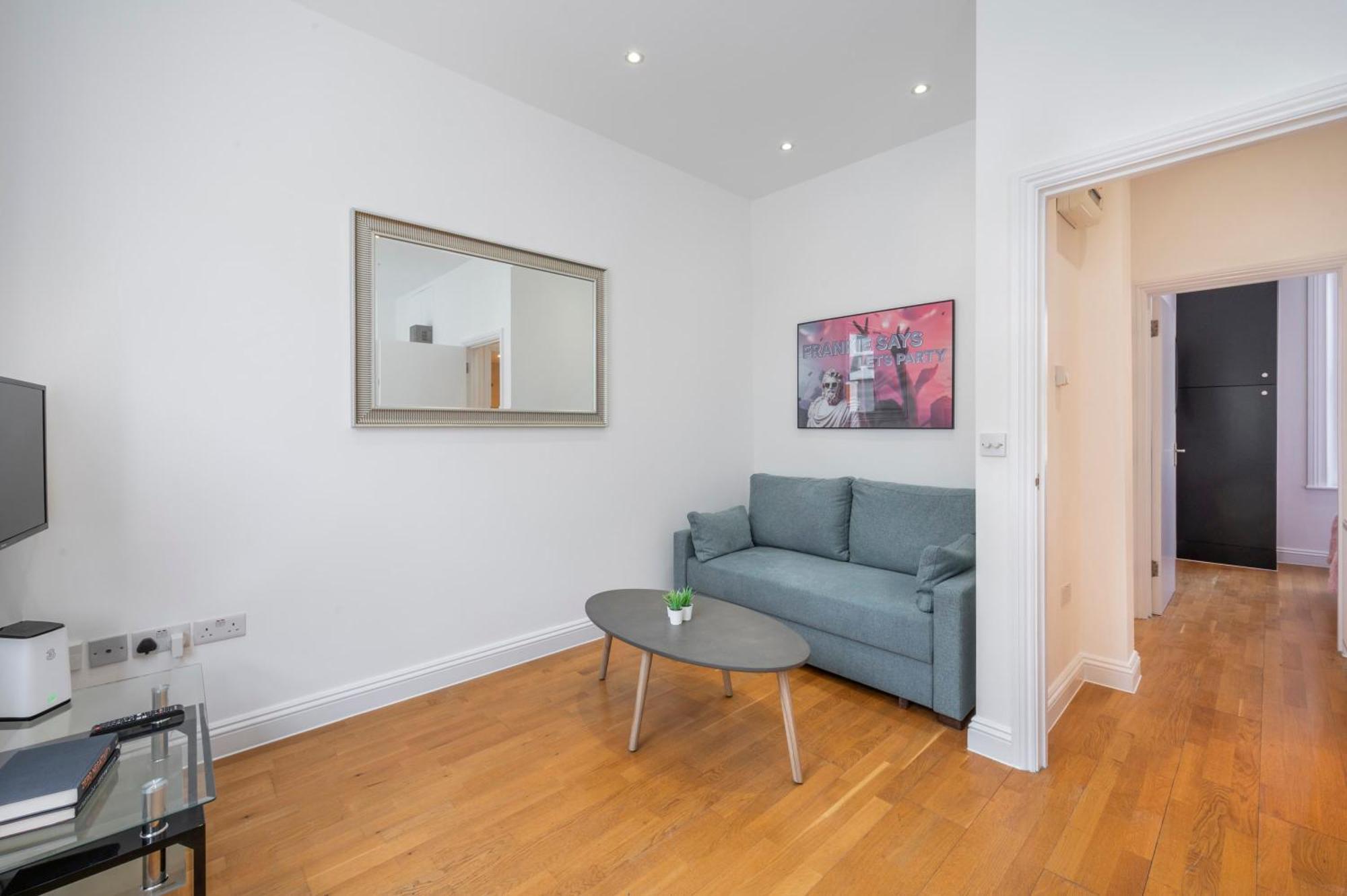Apartment Dionysus' Den - Fitzrovia By Frankie Says London