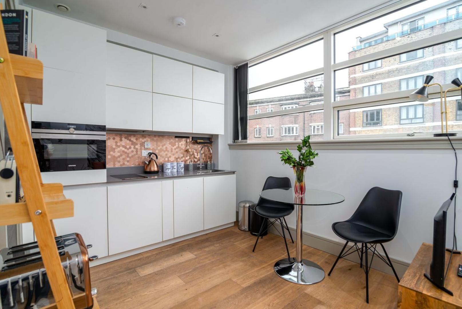 Guestready - Whitechapel Kindred *
