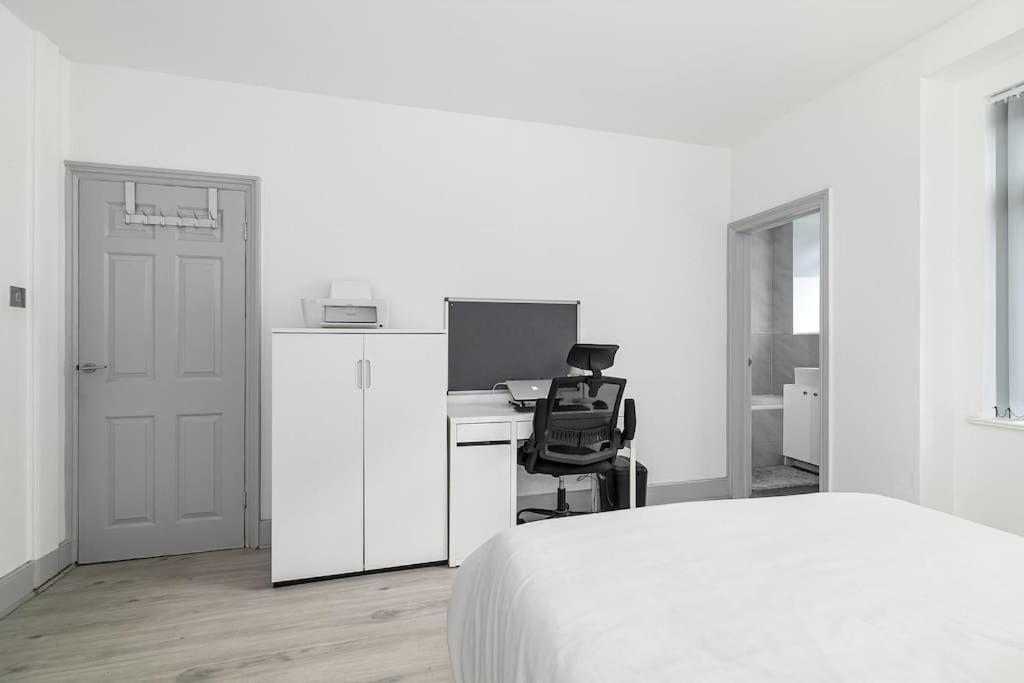 One Bed Flat In Chiswick *