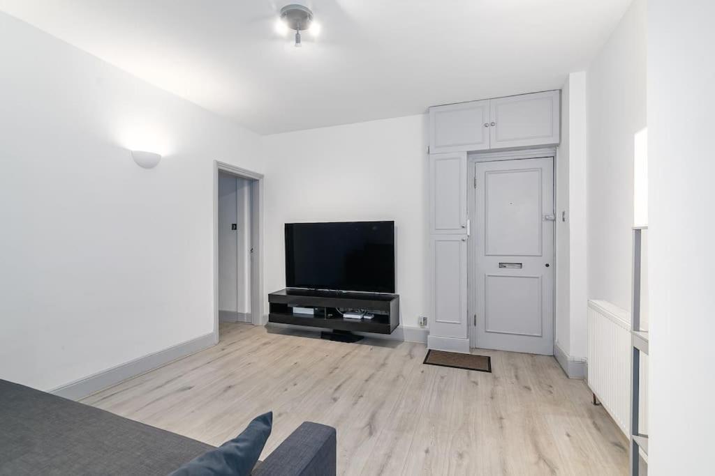 One Bed Flat In Chiswick