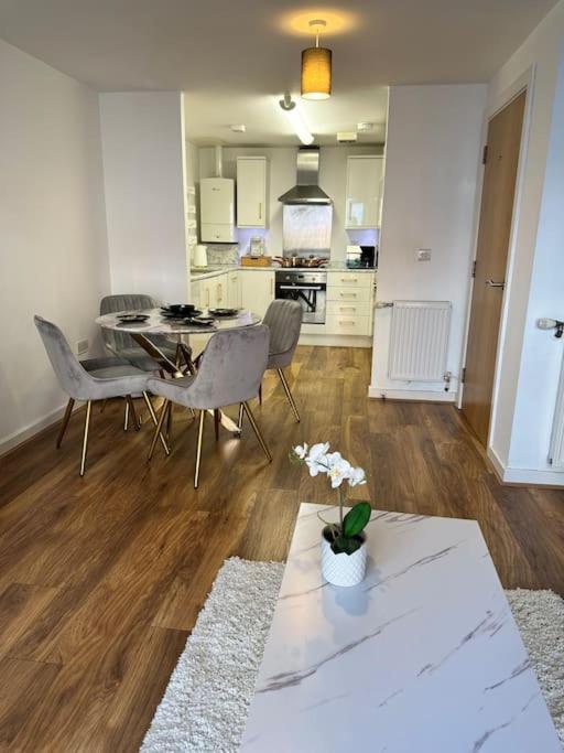Stylish Zone 2 * London