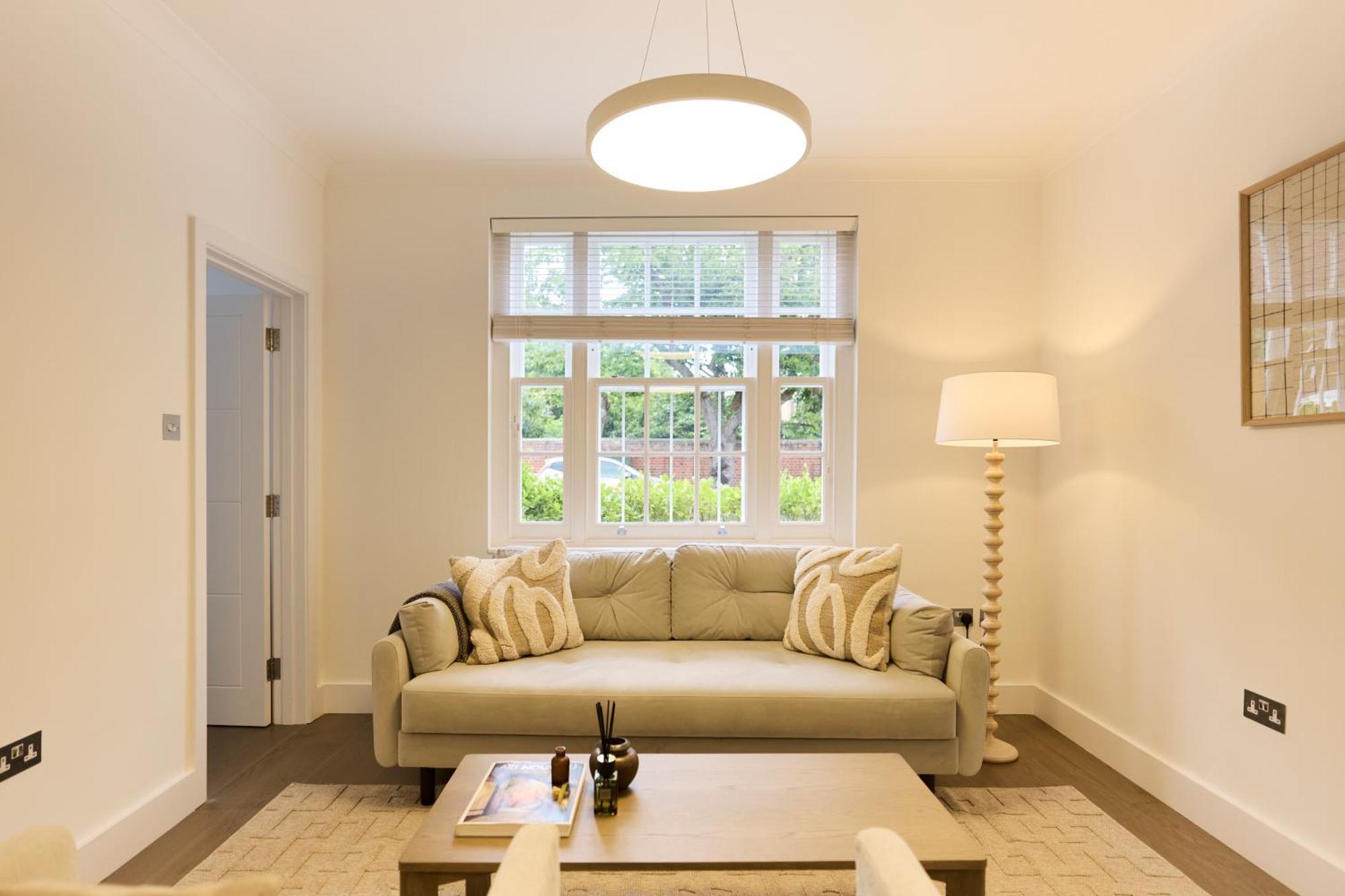 The Chelsea Square Crib - Bright 1bdr Flat Apartment London