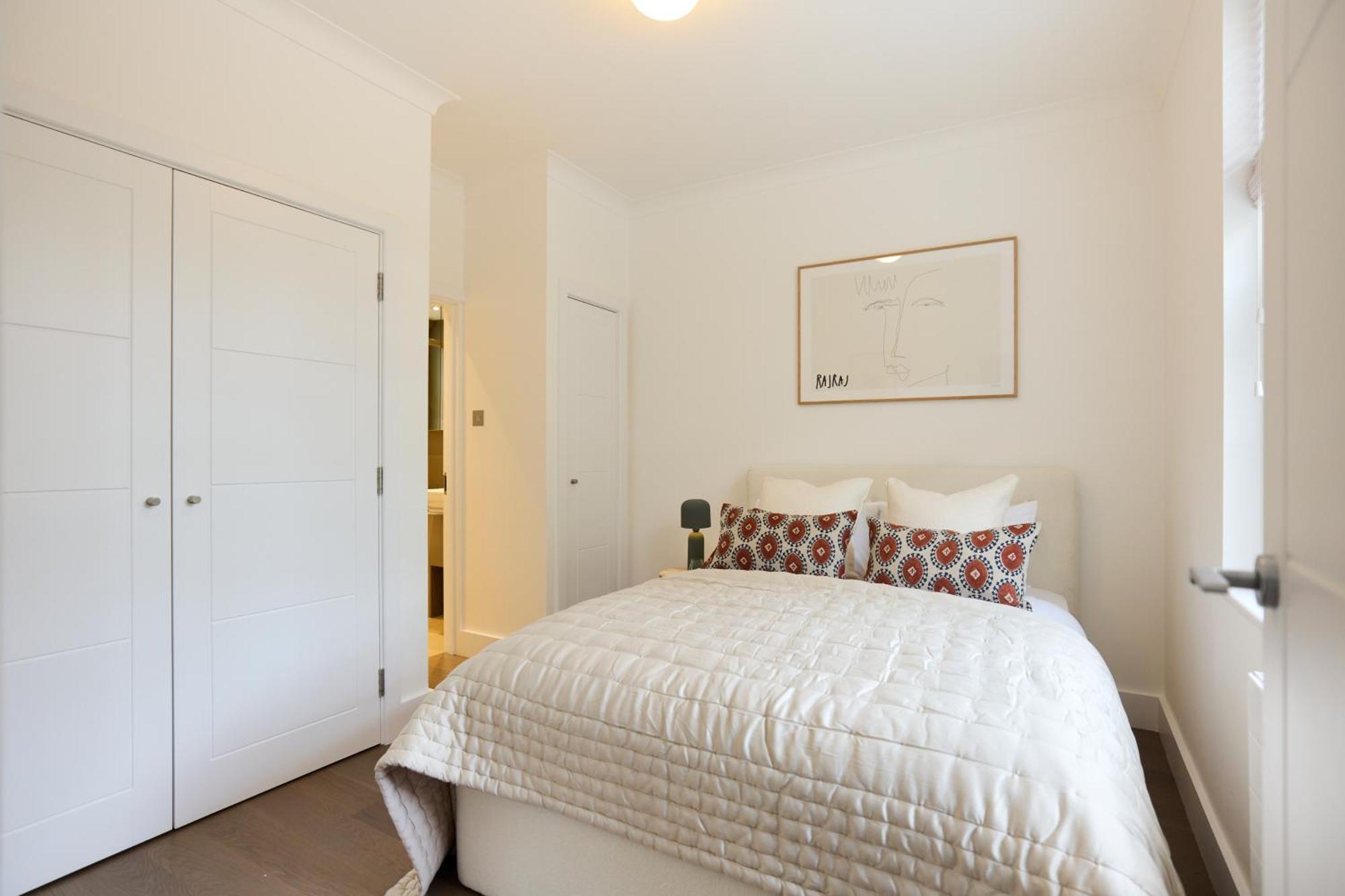The Chelsea Square Crib - Bright 1bdr Flat London