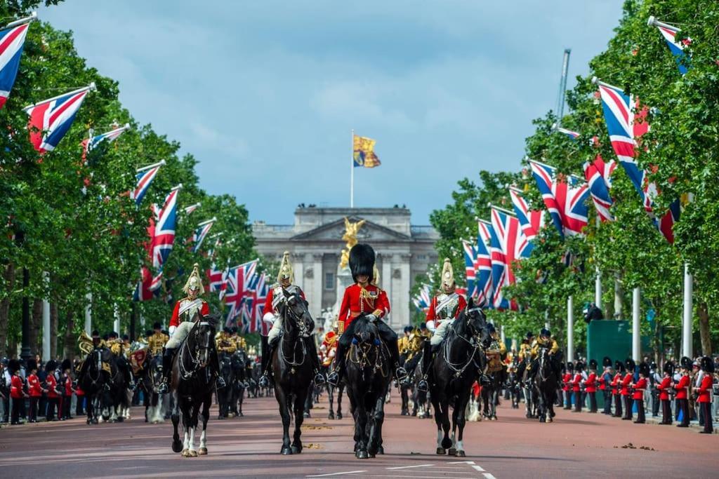 6 London