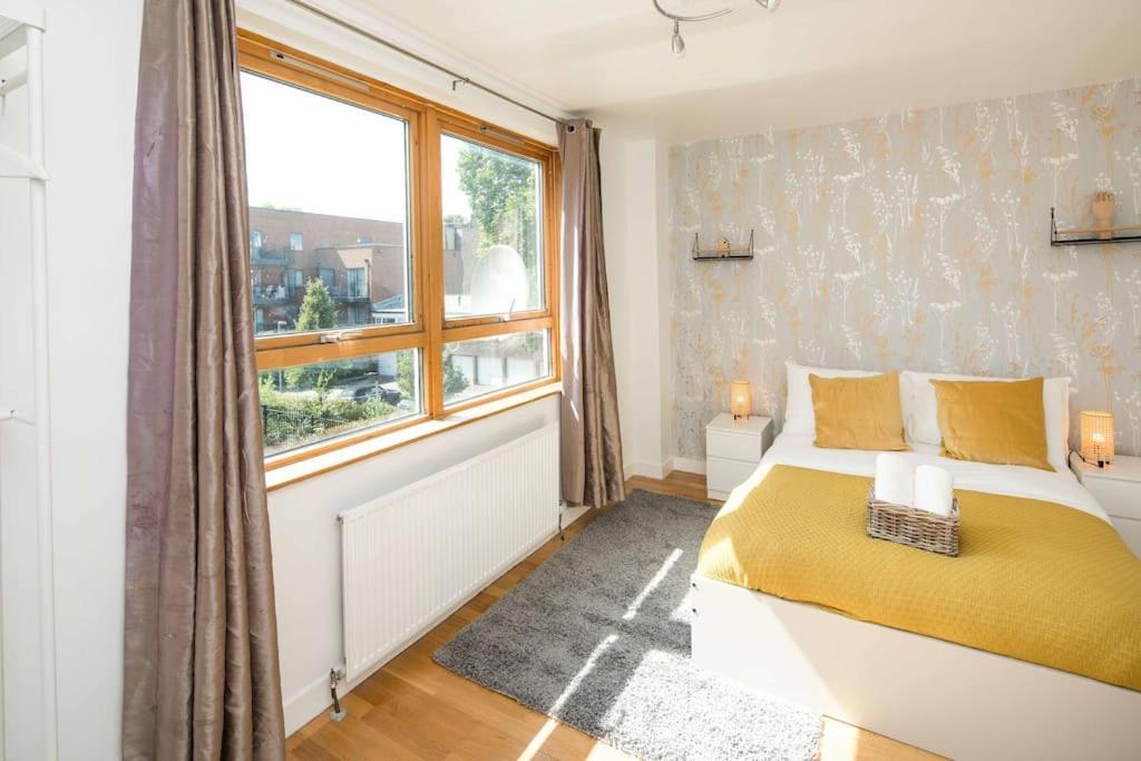2bed Living Balcony London