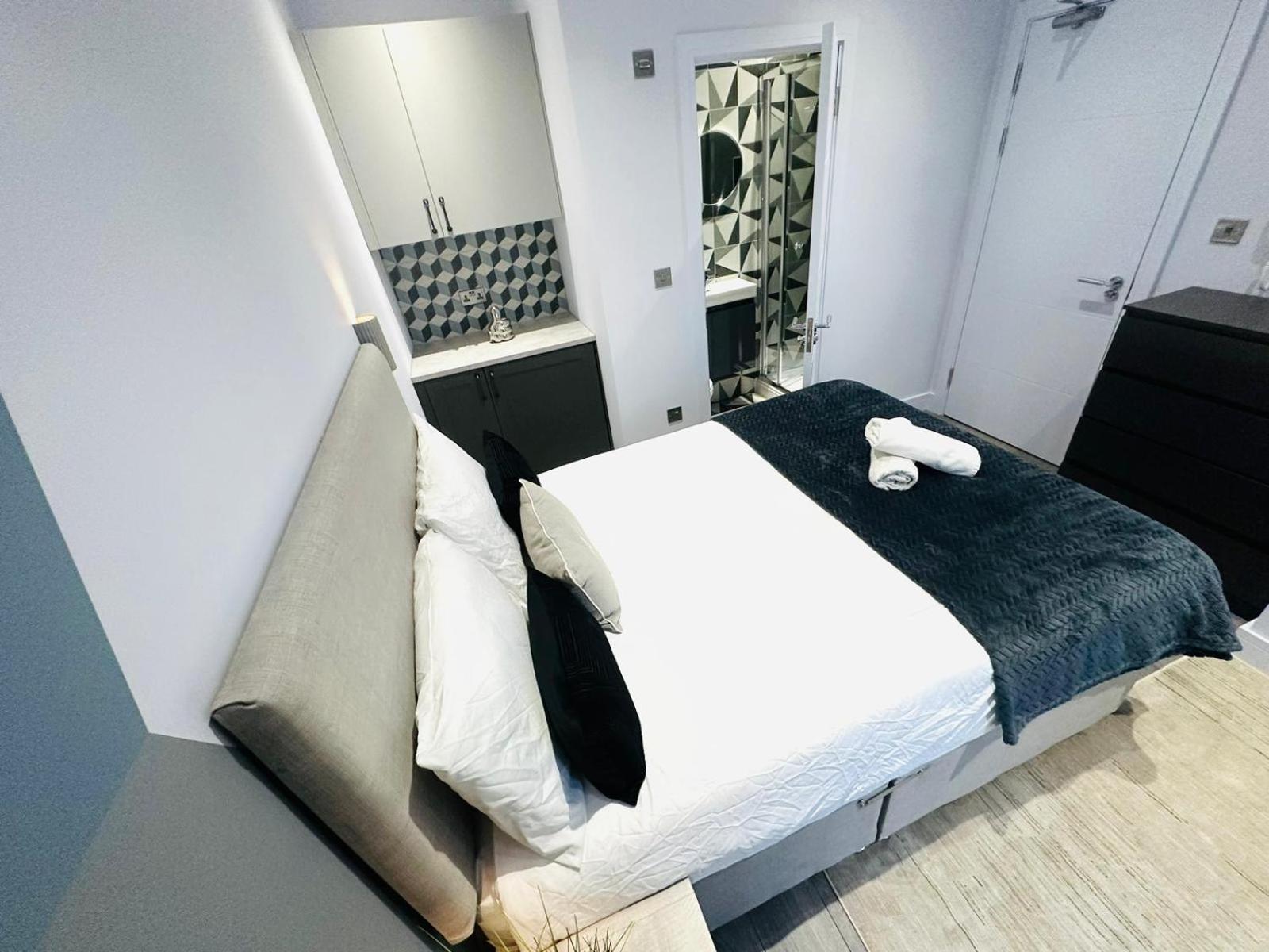Sw18 Great Location Perfect For Tourist * London