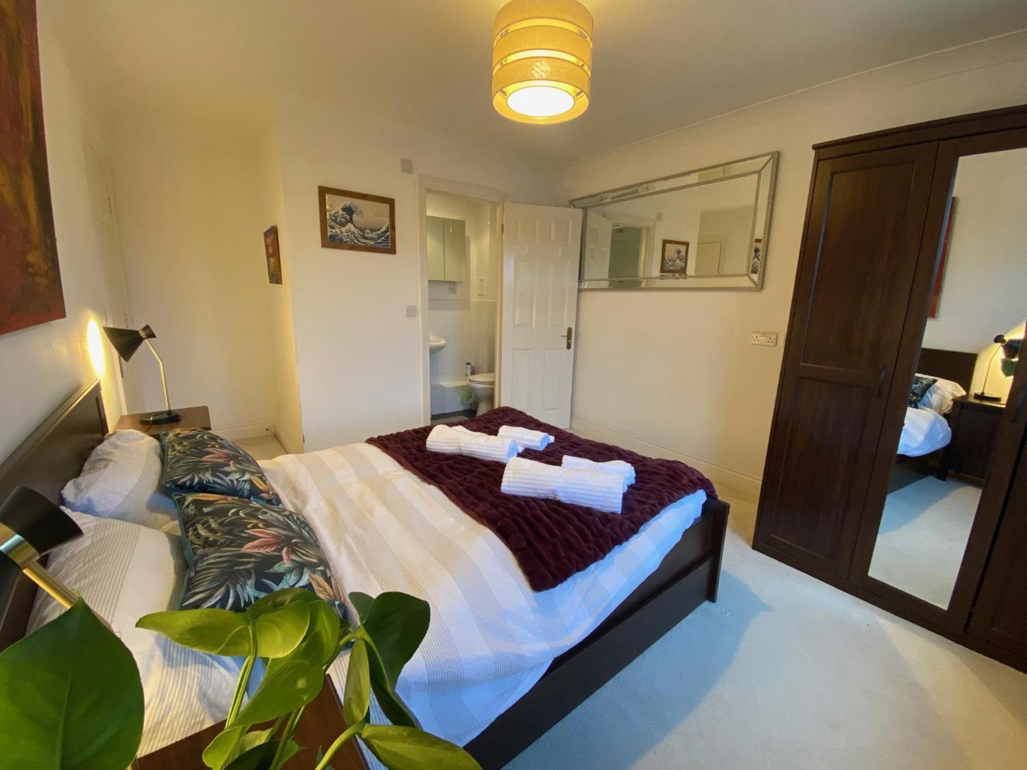 Whole Flat Tooting Broadway Apartment London